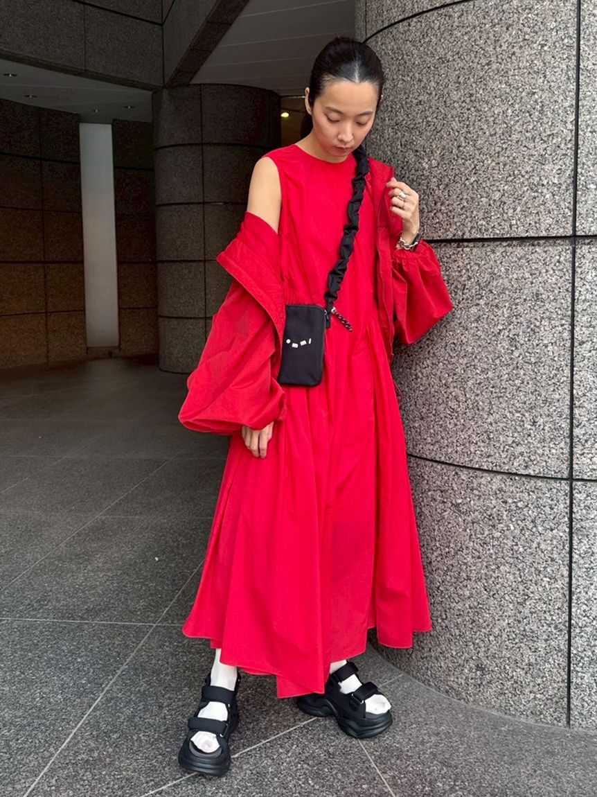 emmi atelier「ギャザーフォルムナイロンワンピース」|ワンピース|