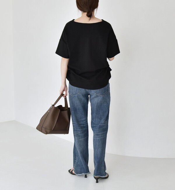 quaranciel「《予約》quaranciel:〈接触冷感/汗染み防止加工/洗濯機可能〉Vネック タック ハーフスリーブ TEE」|Tシャツ・カットソー|