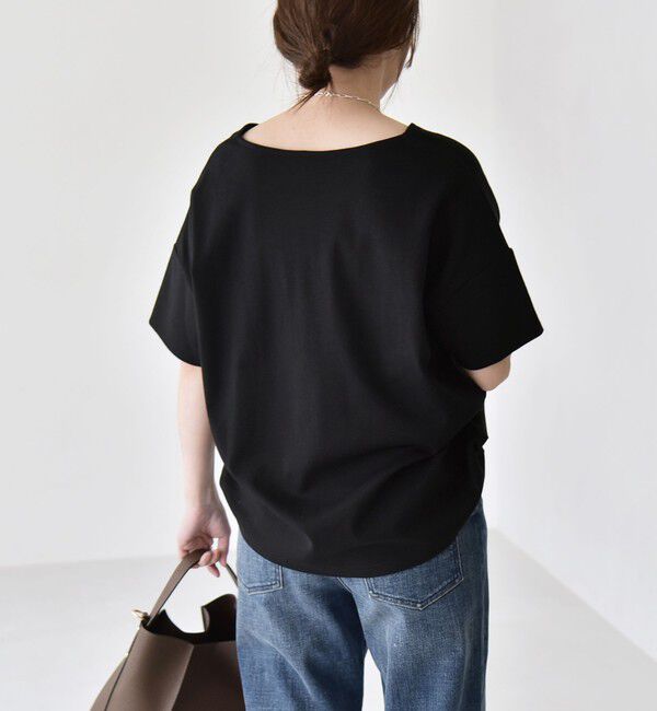 quaranciel「《予約》quaranciel:〈接触冷感/汗染み防止加工/洗濯機可能〉Vネック タック ハーフスリーブ TEE」|Tシャツ・カットソー|