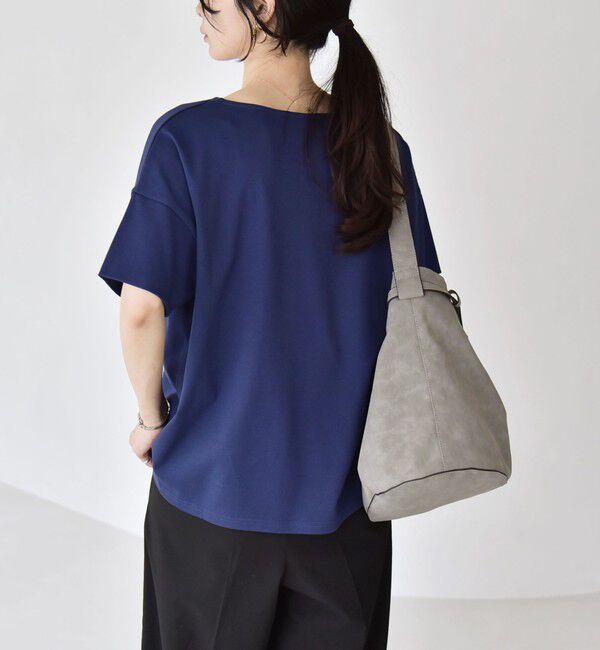 quaranciel「《予約》quaranciel:〈接触冷感/汗染み防止加工/洗濯機可能〉Vネック タック ハーフスリーブ TEE」|Tシャツ・カットソー|