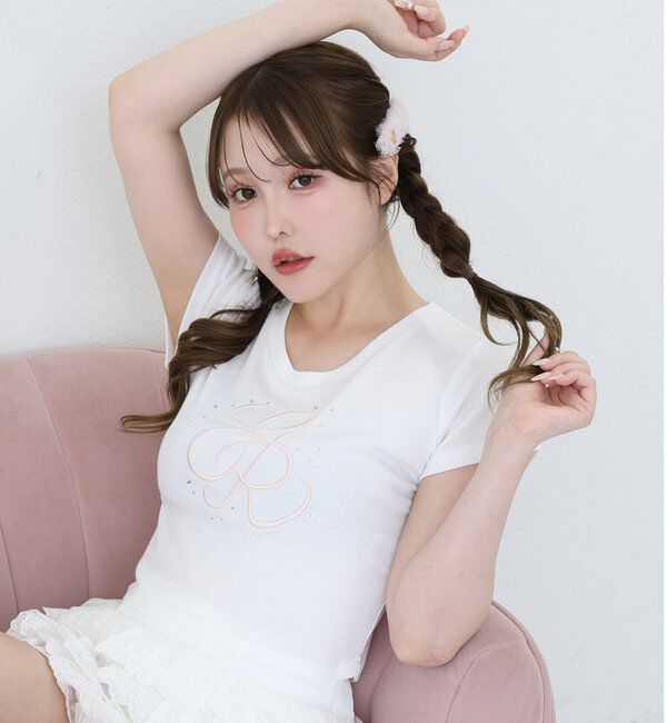  「ビジュー付きロゴ刺繍Tee」|プルオーバー|