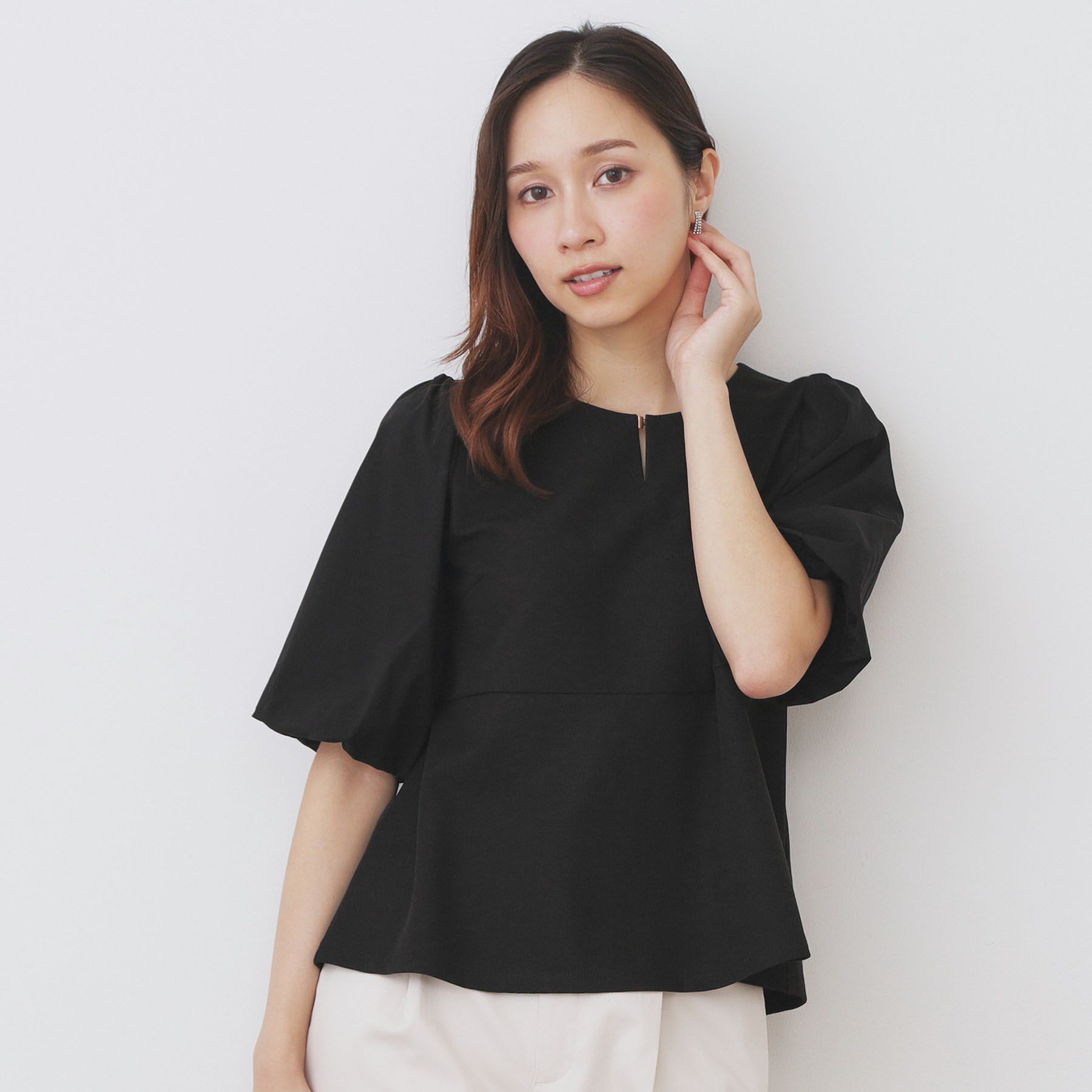 index「《S-LLサイズ》バルーンスリーブペプラムトップス【洗濯機洗い可／接触冷感／UVケア】」|Tシャツ・カットソー|ブラック(019)