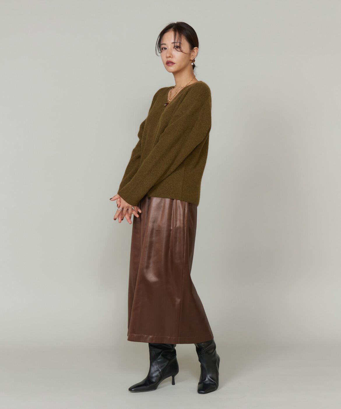 Le Souk「《大きいサイズ》スパンコールVネックニットプルオーバー」|ニット・セーター|
