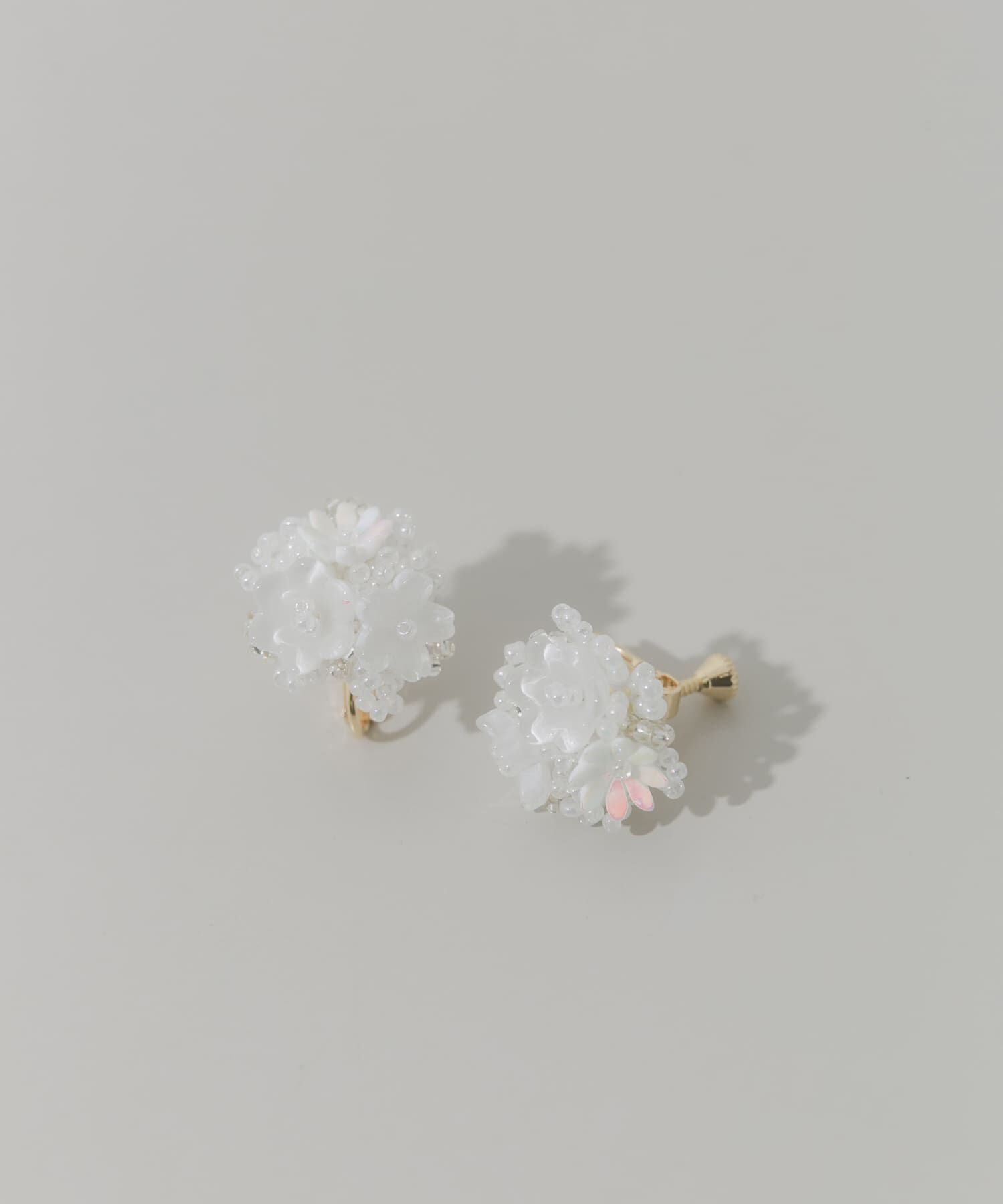 SMELLY「フラワービーズボリュームイヤリング」|イヤリング|