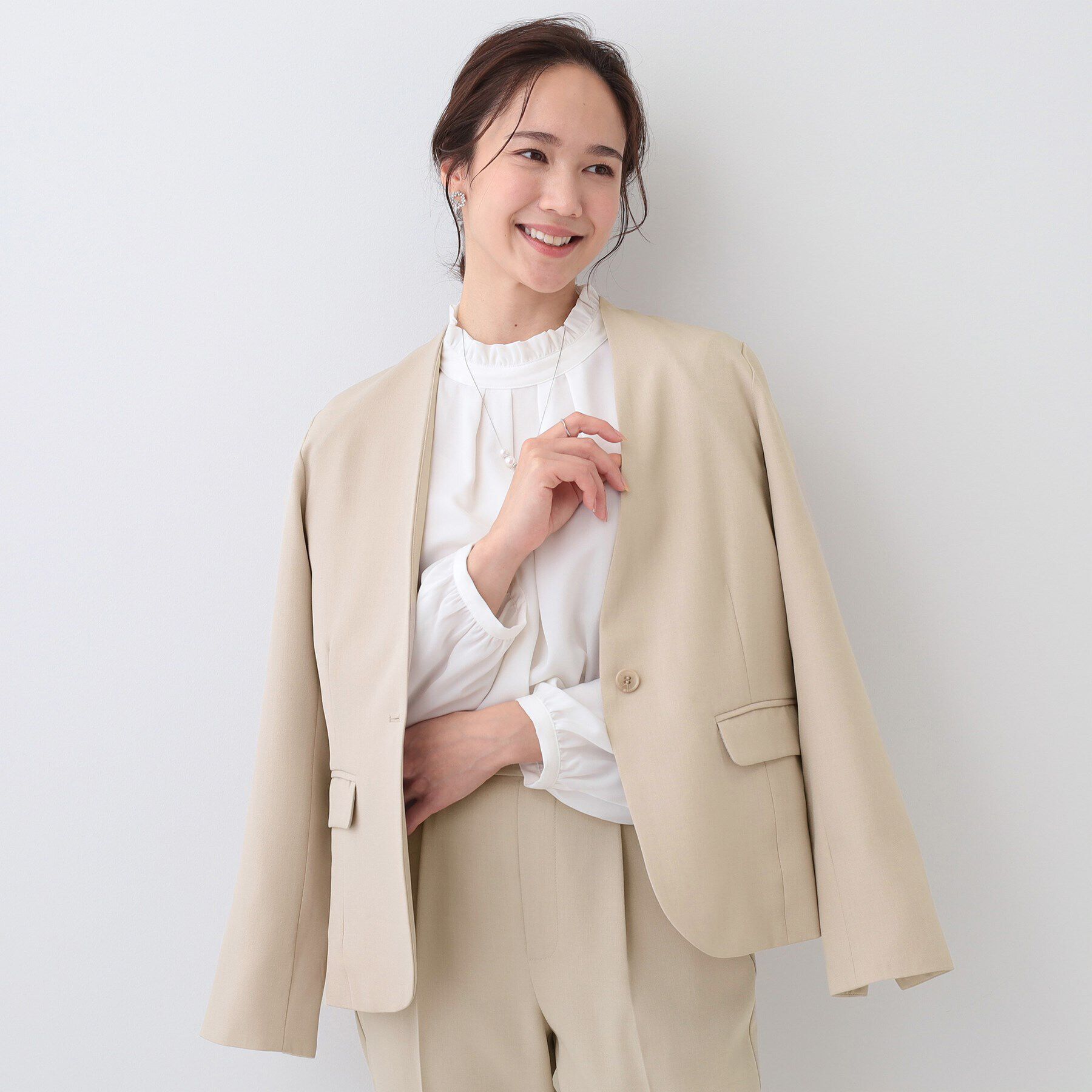 SHOO･LA･RUE「【S-LL/セットアップ可/通勤/セレモニー】ノーカラージャケット」|ノーカラージャケット|ベージュ(052)