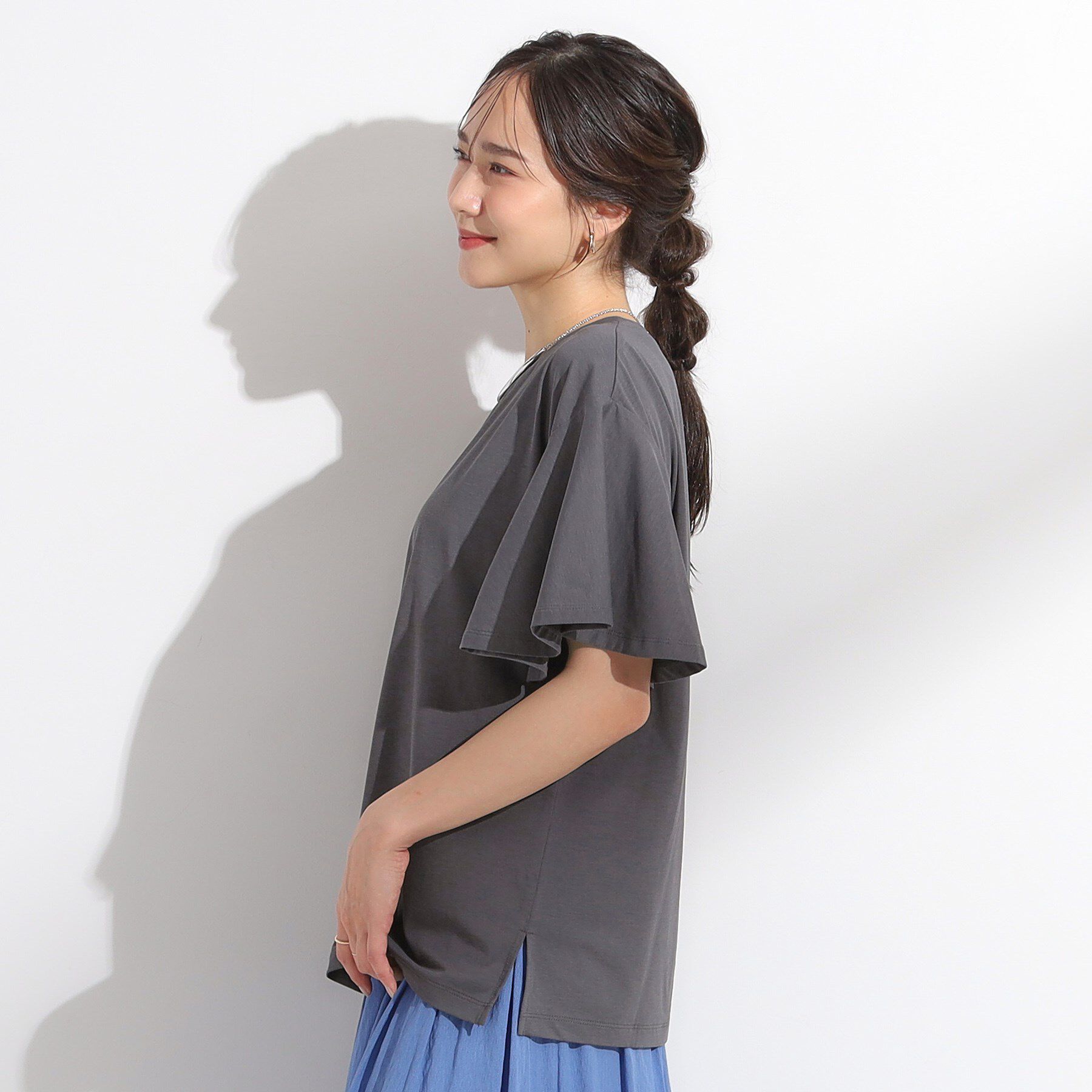 SHOO･LA･RUE「【S-LL/ひんやり/二の腕カバー】華やかさをプラスする お袖フリルTシャツ」|Tシャツ・カットソー|