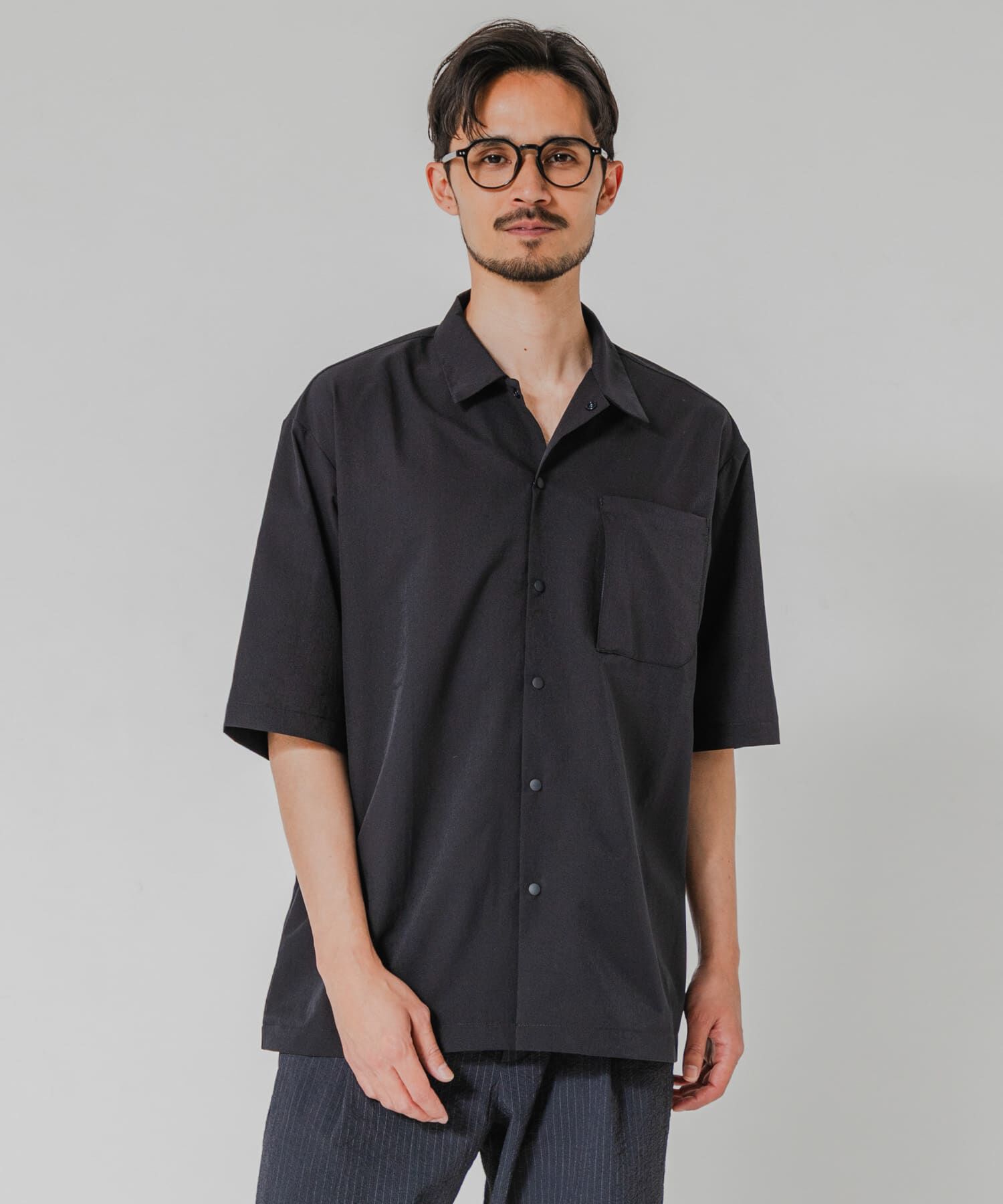 URBAN RESEARCH「『洗濯可/防シワ/撥水』COOL DOTS SHORT-SLEEVE SHIRTS」|シャツ・ブラウス|ネイビー
