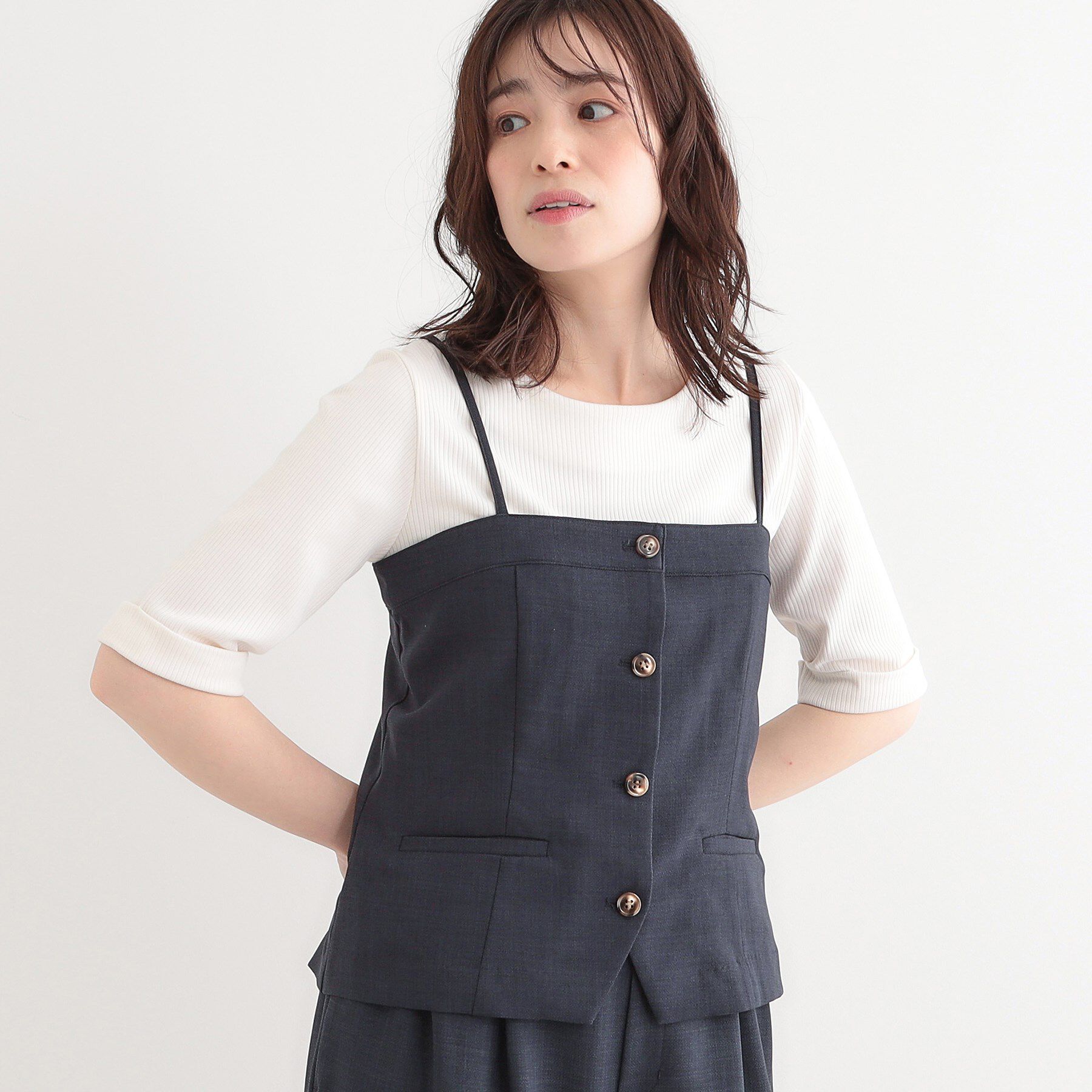 SHOO･LA･RUE「【セットアップ可】コーデが華やぐ 大人の麻調キャミビスチェ」|ベスト・ジレ|ネイビー(094)
