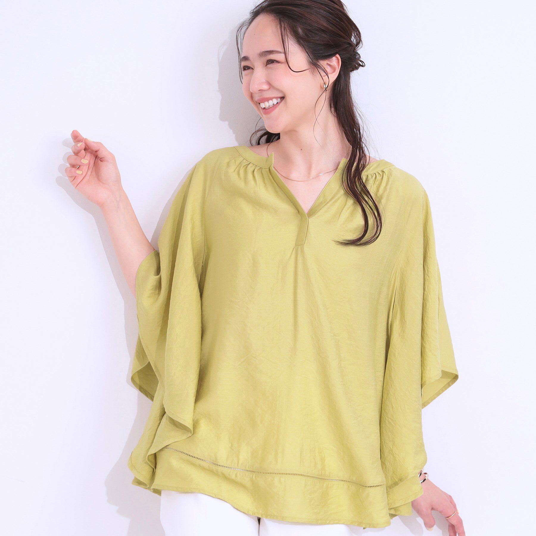 SHOO･LA･RUE「【洗える/ひんやり】涼しく体型カバー お袖フレア ドレープブラウス」|シャツ・ブラウス|イエロー(031)