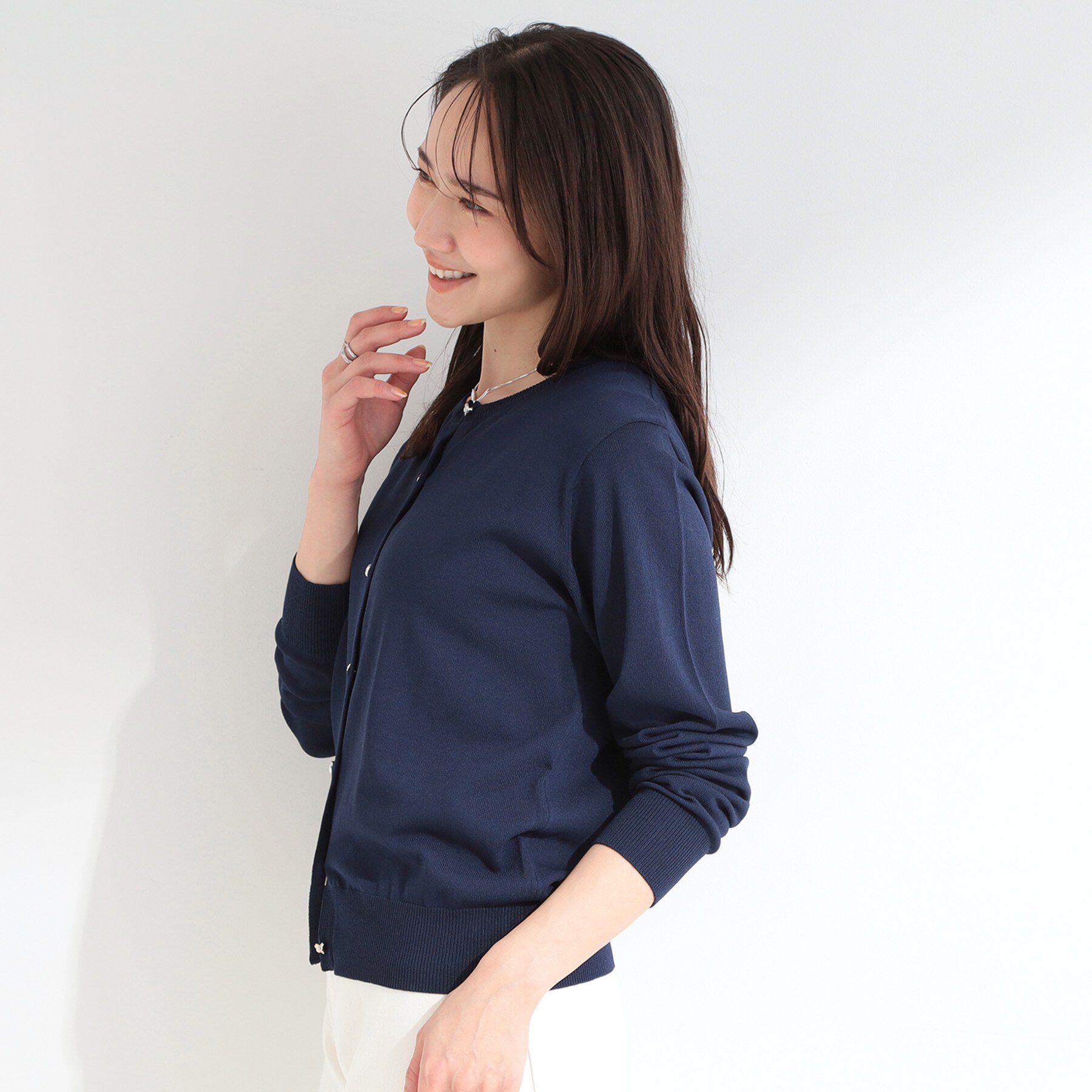 SHOO･LA･RUE「【洗濯機可/UV/アンチピリング/S-LL】いろいろボタンが華やか クルーネックカーディガン」|カーディガン|
