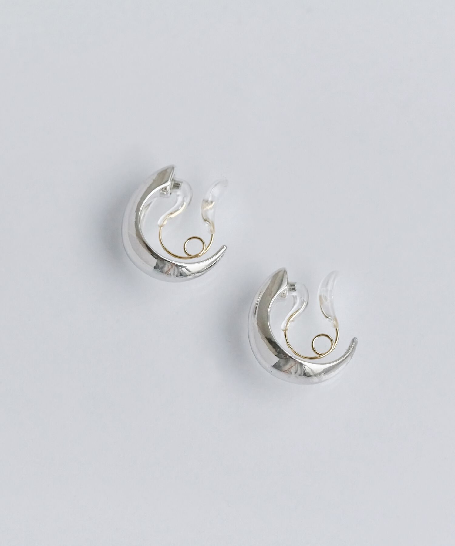 Phoebe「【金属アレルギー対応/痛くないシリーズ】ぷっくりモードループフィットイヤリング　シルバー」|イヤリング|