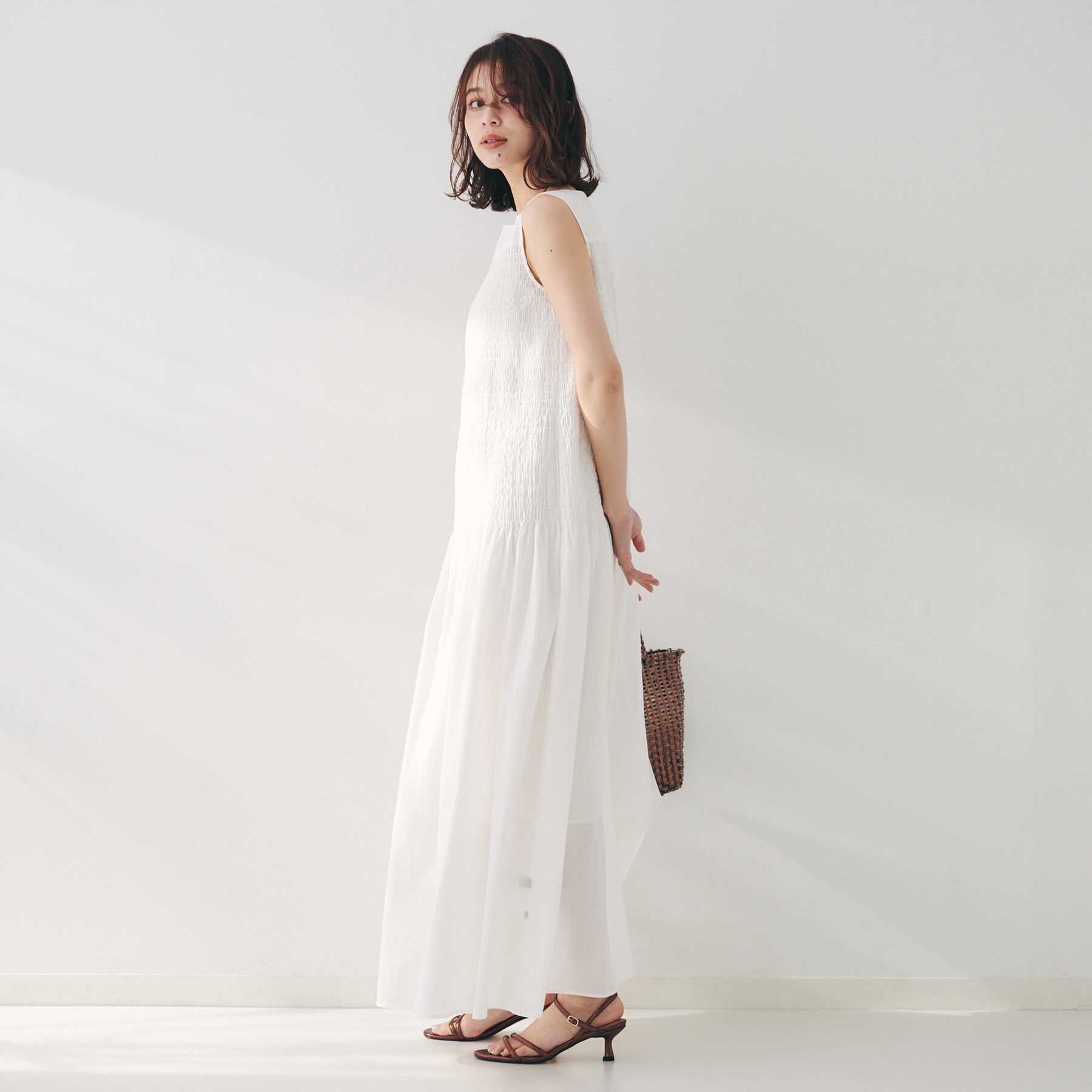 UNTITLED「【コットン100/夏ワンピ/ナロー】シャーリングワンピース」|ワンピース|