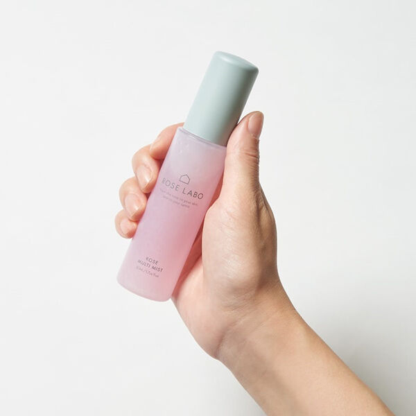  「ROSE LABO ローズマルチミスト 本体、化粧箱/ベタつかずサラッとした使用感/フレッシュローズの香り (50mL)」|化粧水|