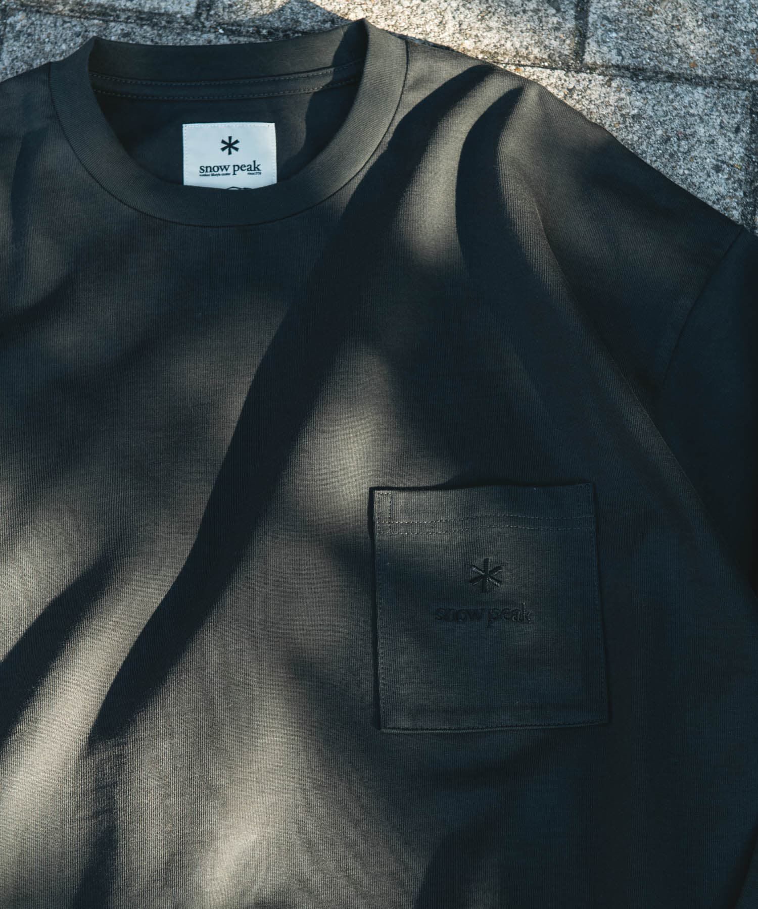 URBAN RESEARCH DOORS「『別注』Snow Peak Apparel&times;DOORS　POCKET LOGO LONG-SLEEVE T-SHIRTS」|Tシャツ・カットソー|