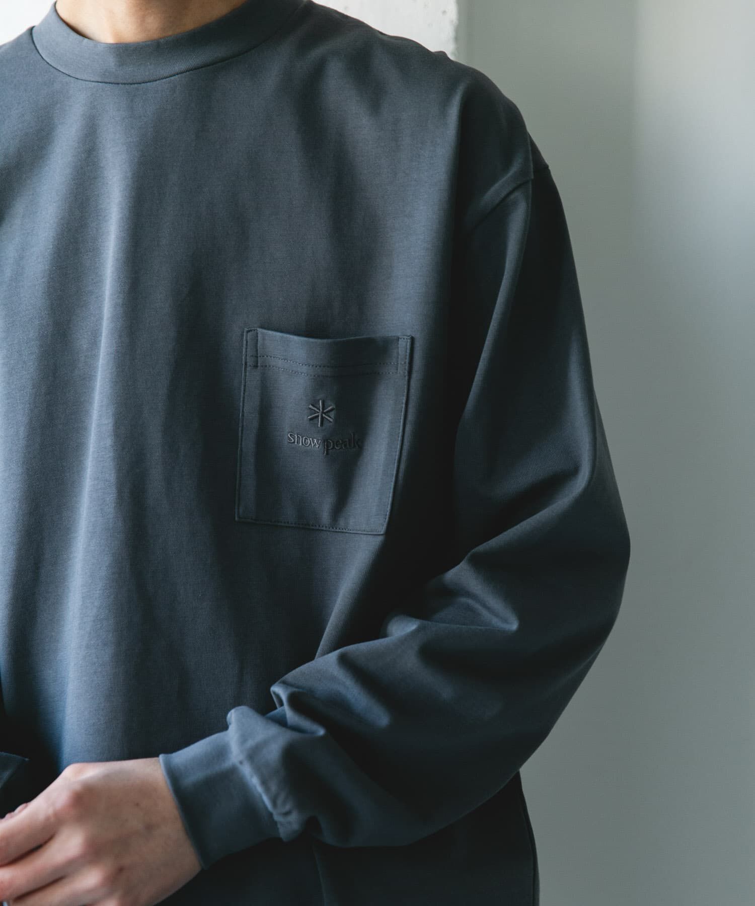 URBAN RESEARCH DOORS「『別注』Snow Peak Apparel&times;DOORS　POCKET LOGO LONG-SLEEVE T-SHIRTS」|Tシャツ・カットソー|