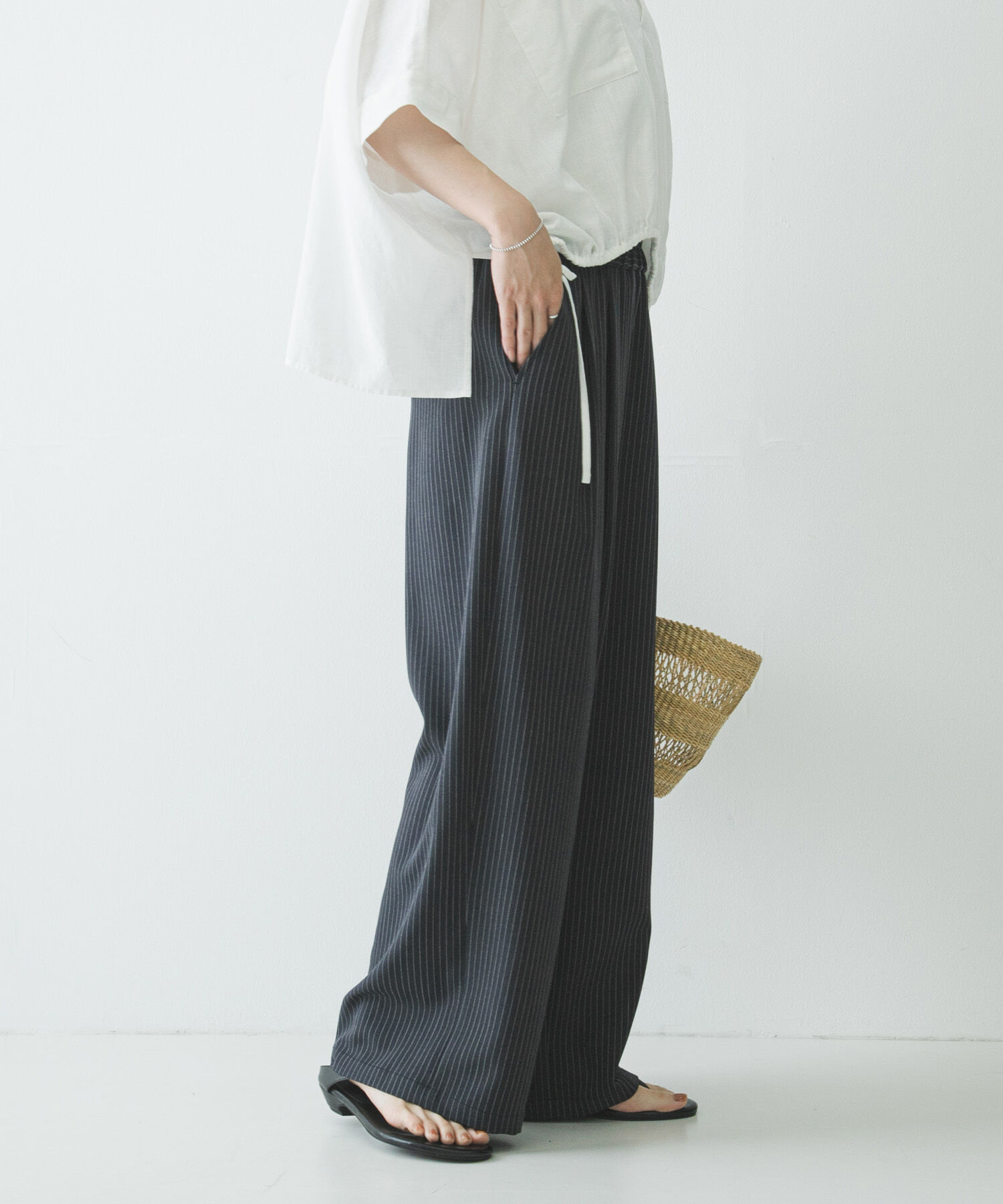 URBAN RESEARCH「『3サイズ展開』『イージーケア』タックギャザーストレートパンツ」|その他|ストライプ