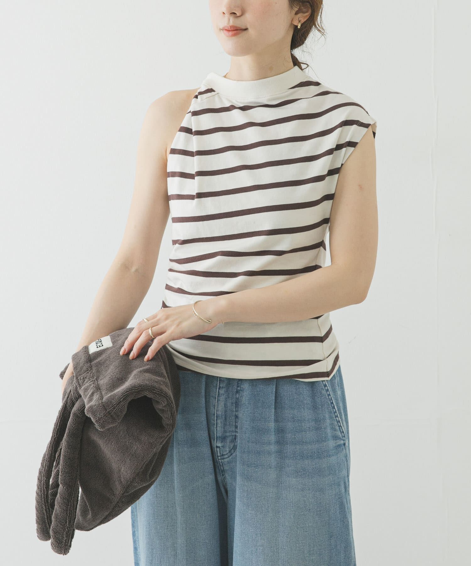 URBAN RESEARCH「ESTHE　STRIPE TWIST ASYMMETRIC T-SHIRTS」|Tシャツ・カットソー|