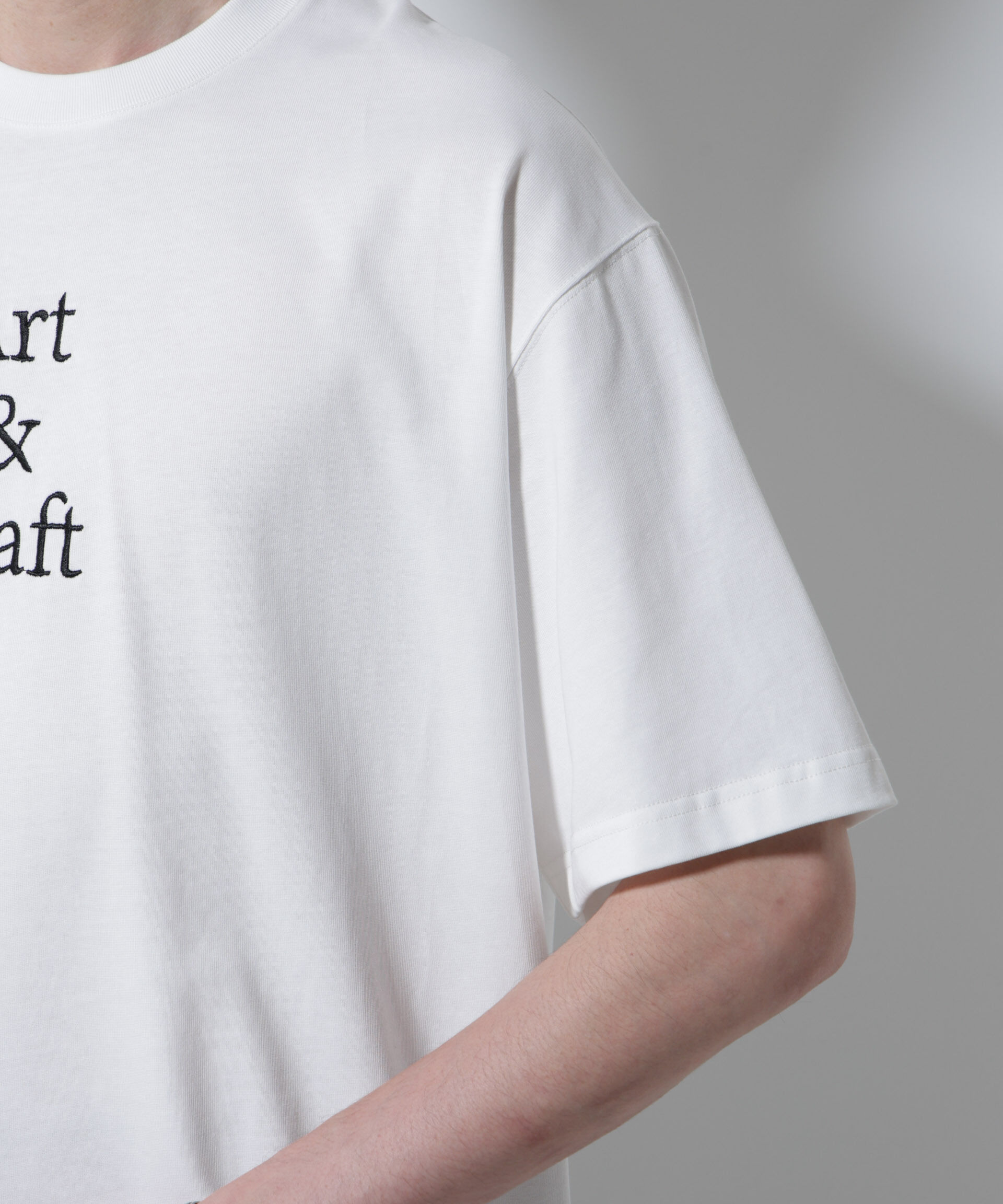 nano･universe「「Art & Craft」エディトリアル 刺繍Tシャツ」|Tシャツ・カットソー|