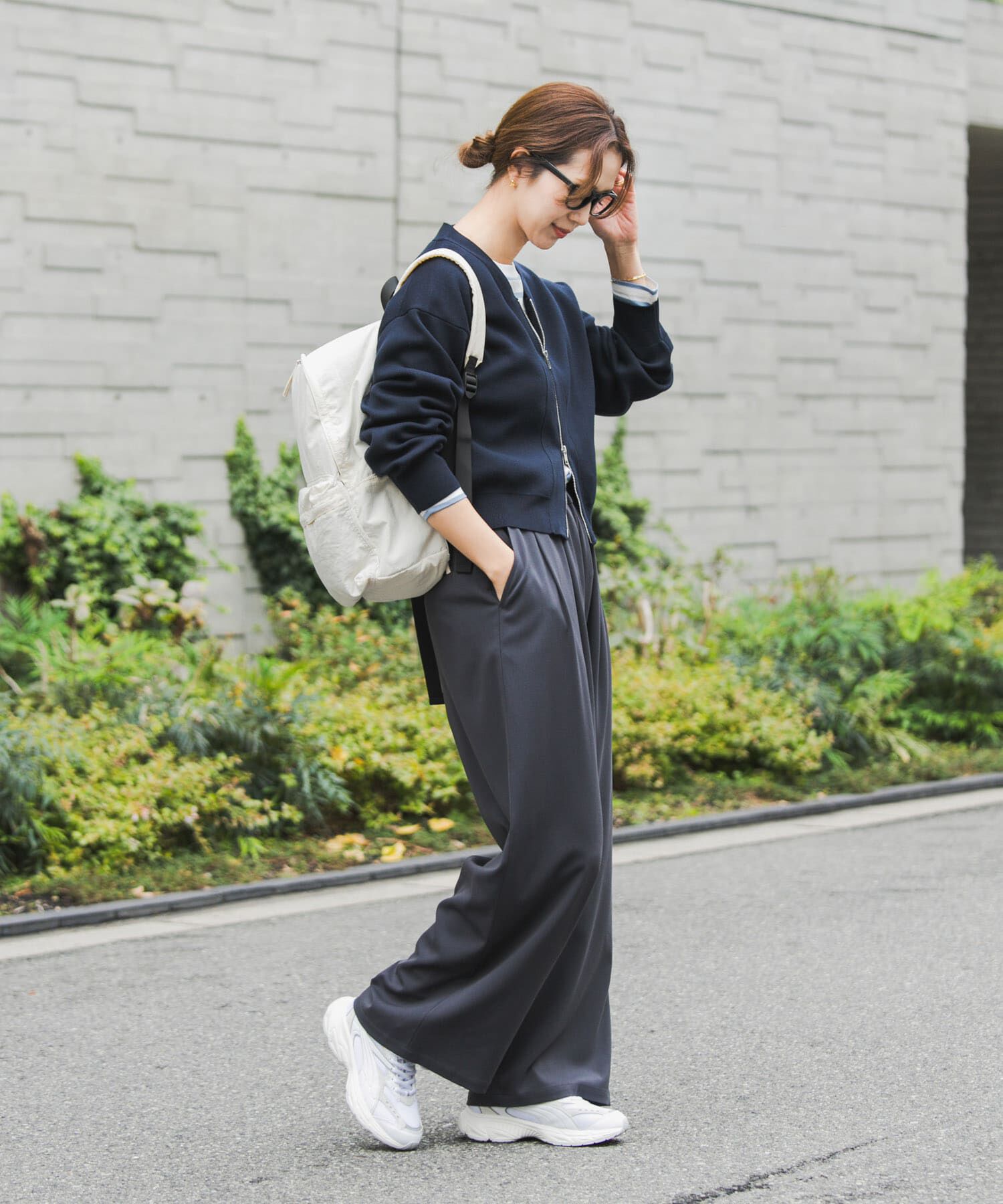 URBAN RESEARCH DOORS「『仁村紗和さん着用』『UR TECH Renew Knit』VネックZIPカーディガン」|カーディガン|