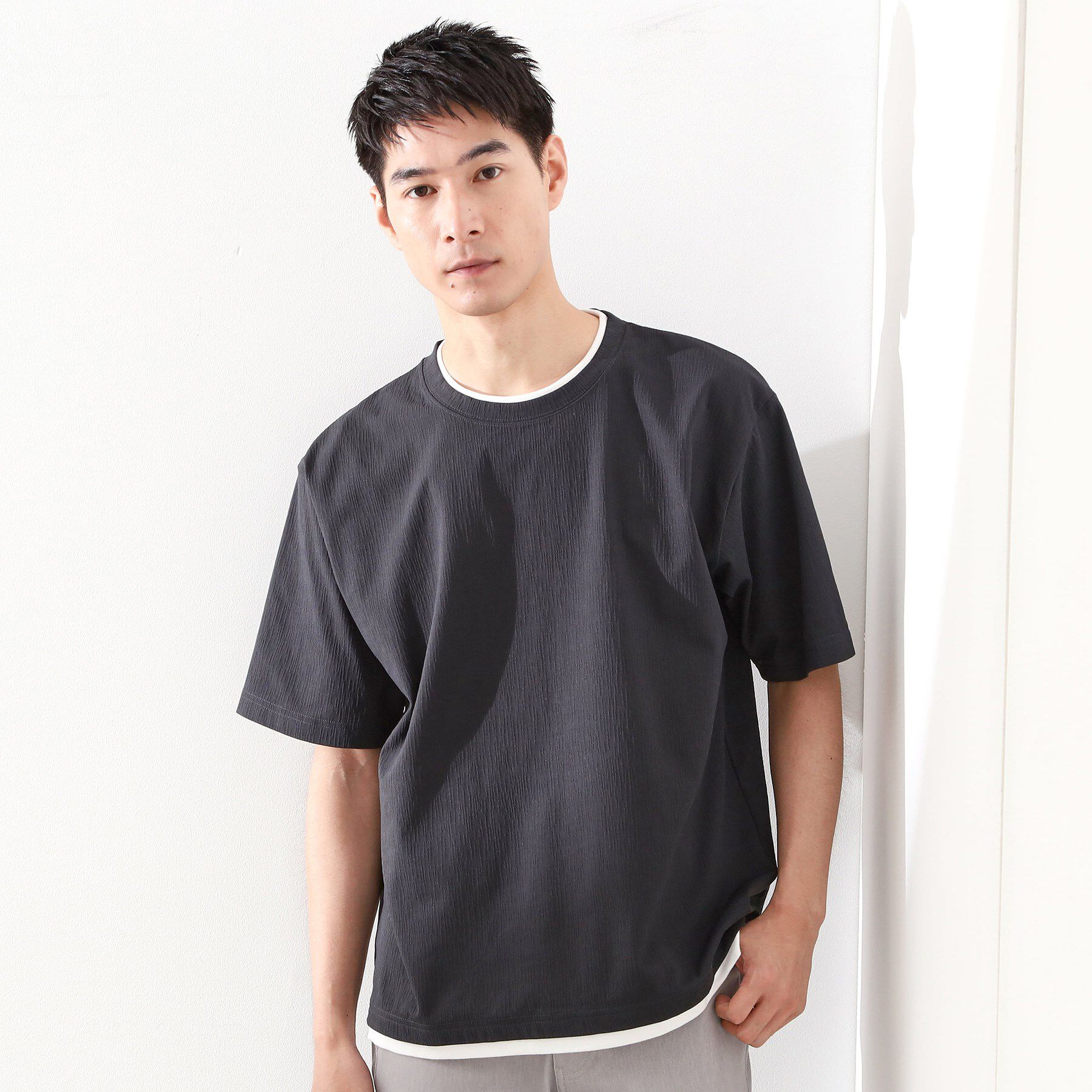 THE SHOP TK「楊柳フェイクレイヤード半袖Tシャツ 【吸水速乾/毛玉になりにくい/洗濯機OK】」|Tシャツ・カットソー|チャコールグレー(0