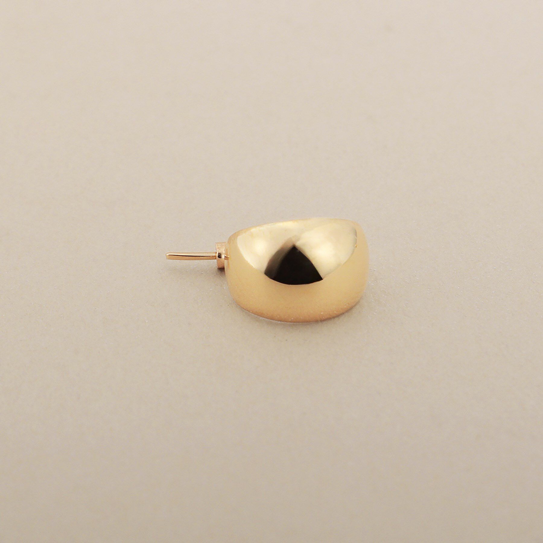 COCOSHNIK「K10月甲 フープピアス 小」|ピアス|