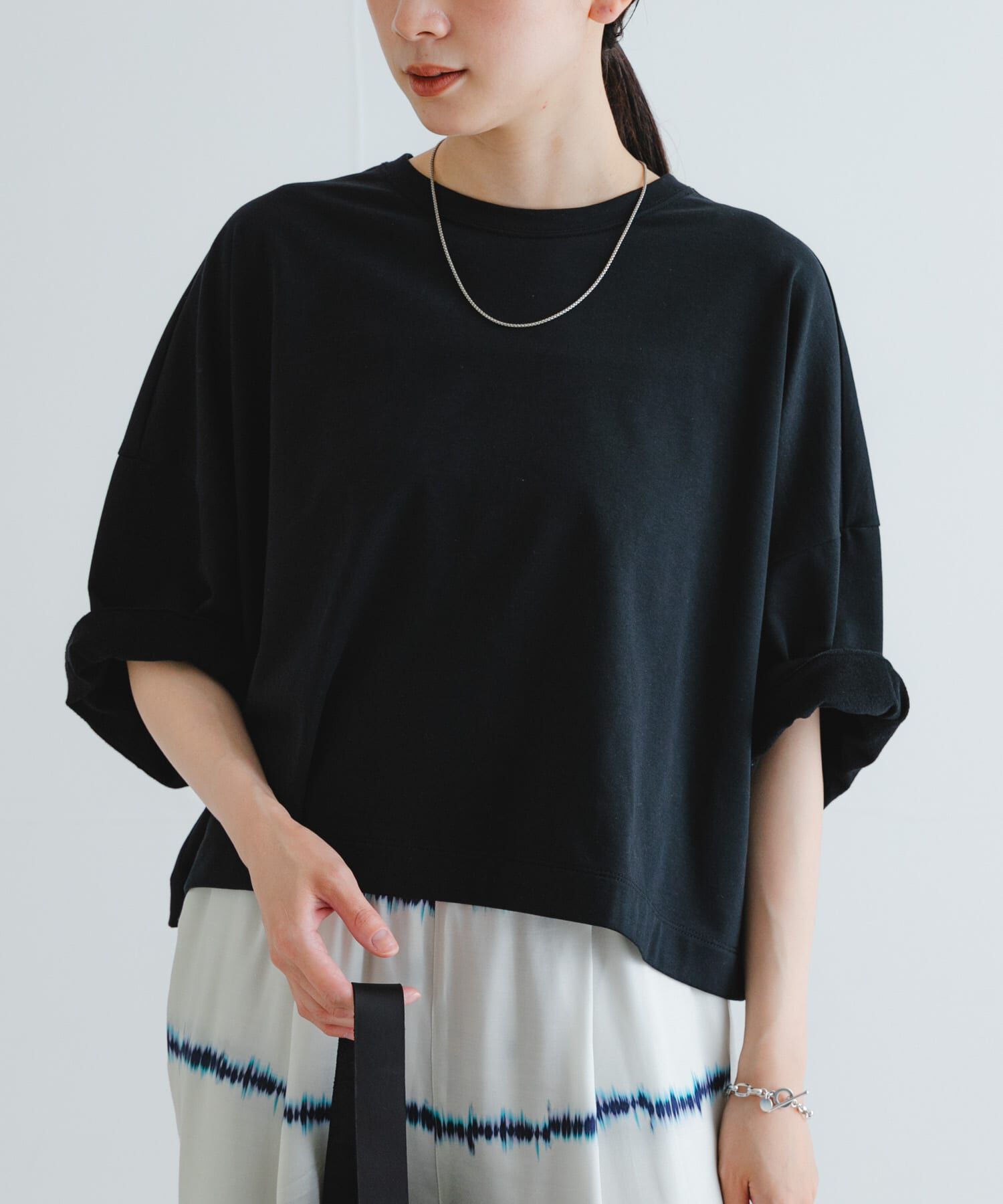 URBAN RESEARCH「ショート丈ハーフスリーブカットソー」|Tシャツ・カットソー|ブラック