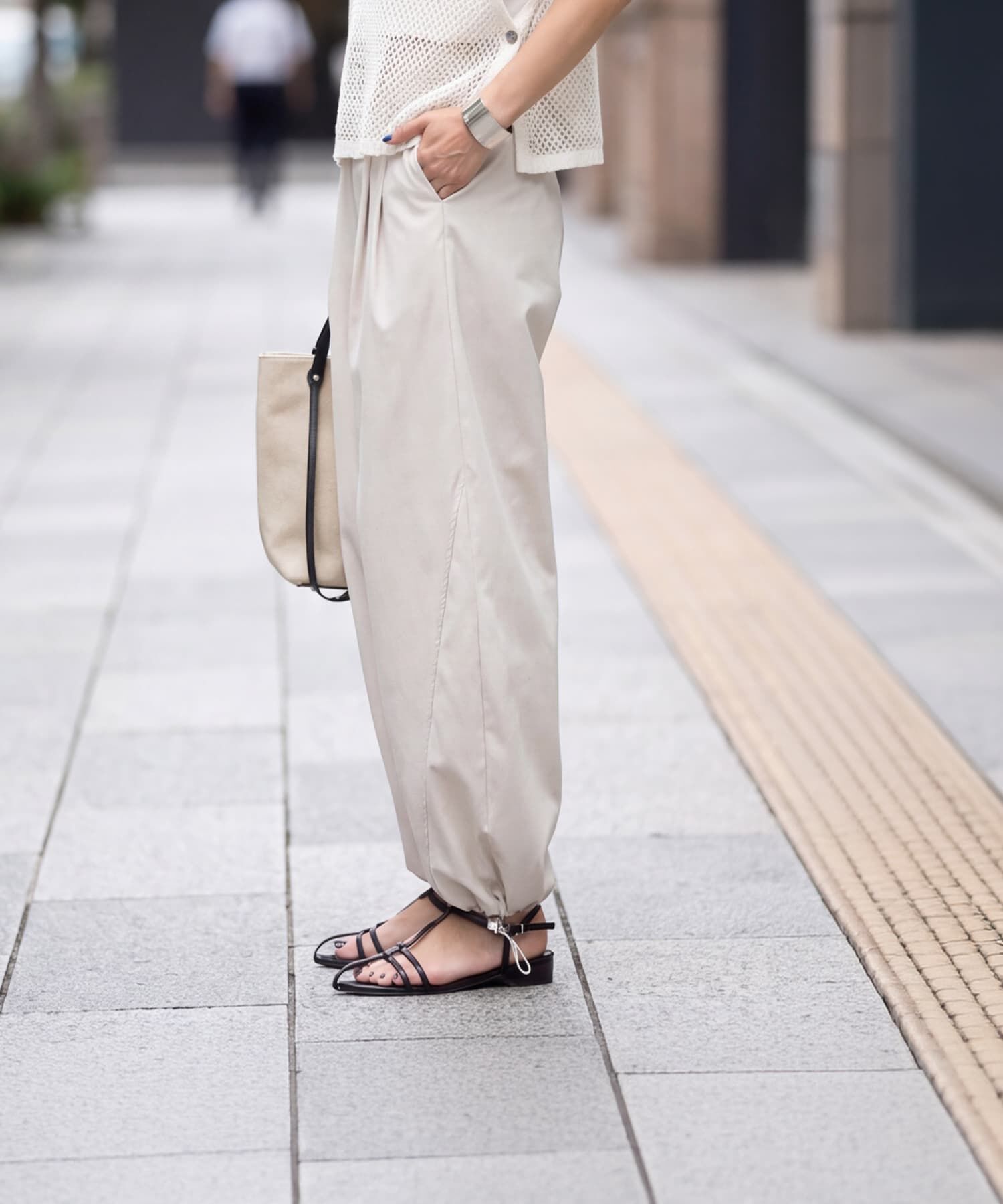 STYLE DELI「裾が絞れる薄さら涼感ワイドパンツ」|スラックス|