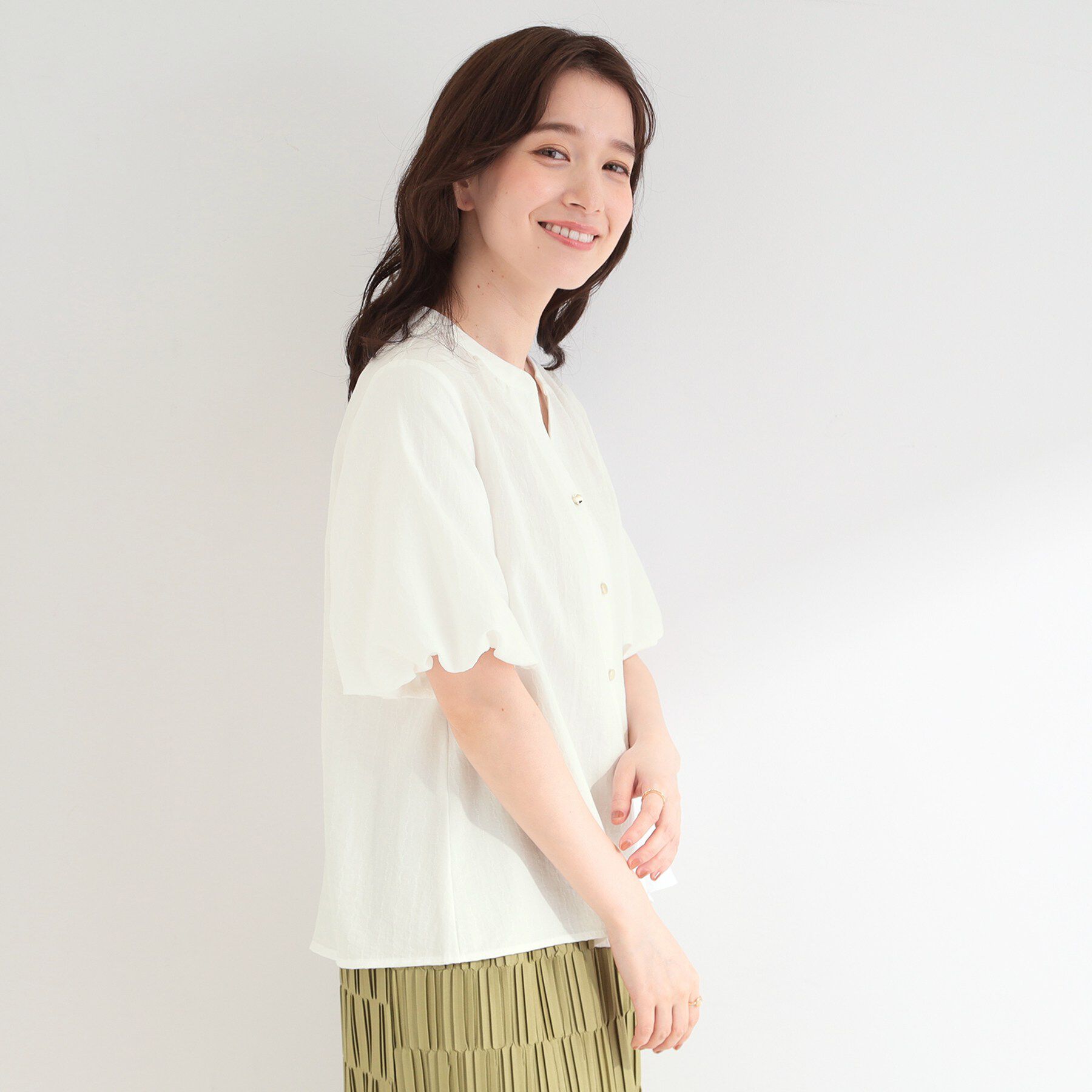 SHOO･LA･RUE「【S-LL/洗濯機可】バルーンスリーブ　キーネックブラウス」|シャツ・ブラウス|
