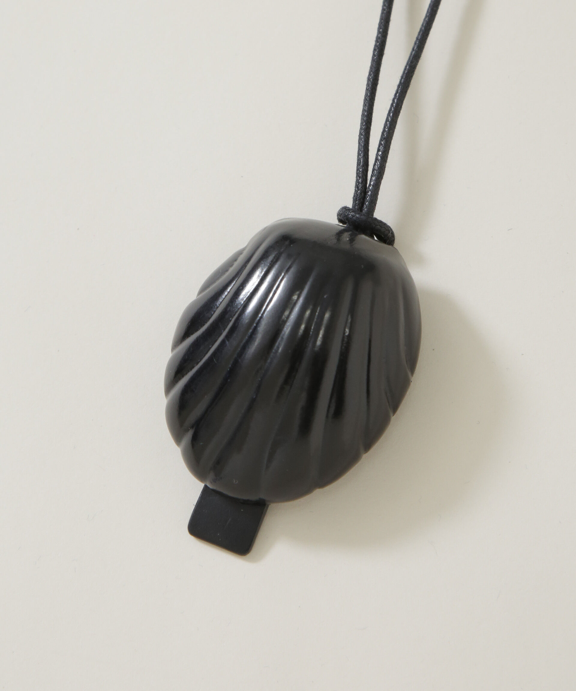 nano･universe「JAMIRAY/LEATHER SHELL NECKLACE」|ネックレス|