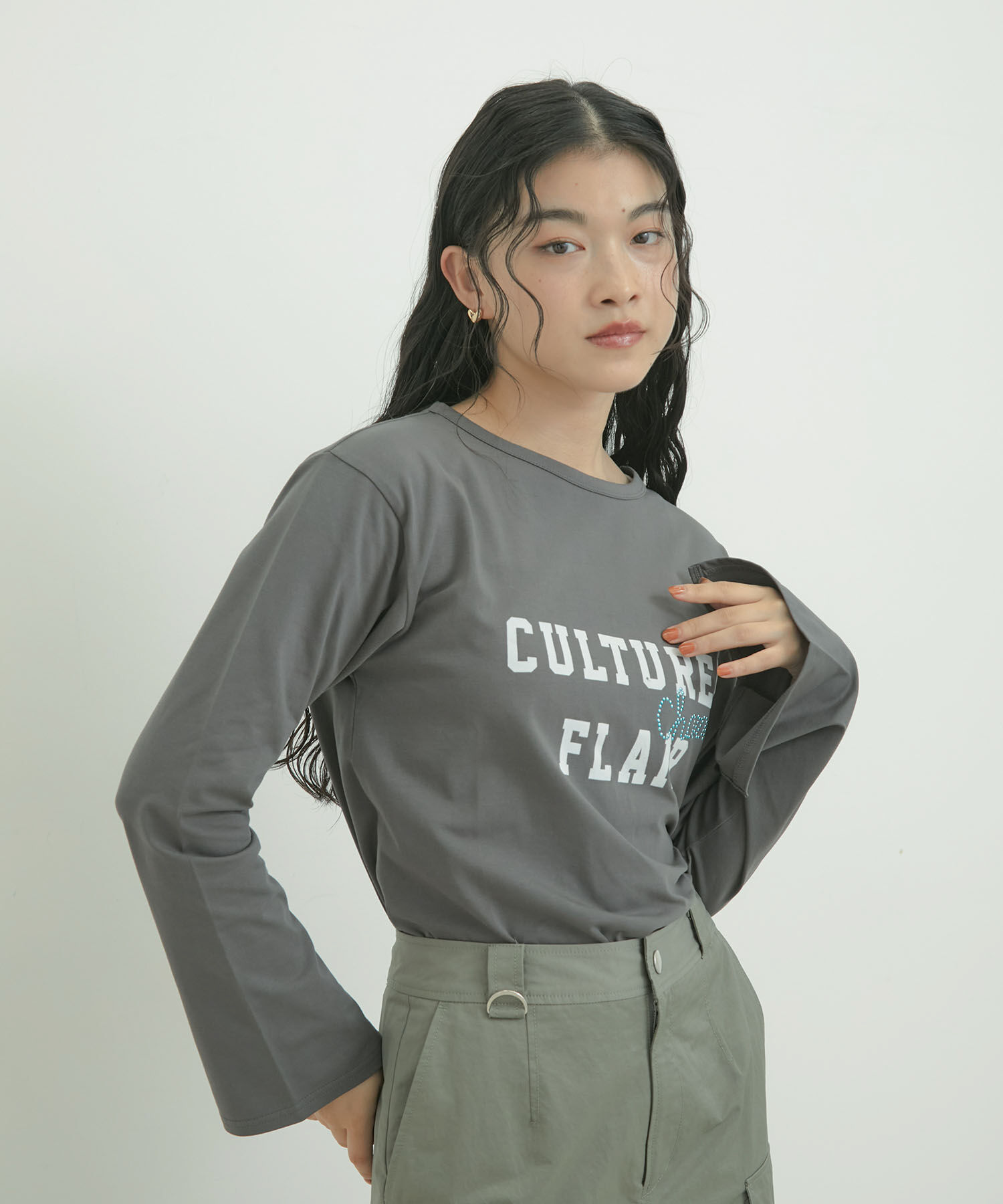 VIS「スタッズ&times;ロゴデザインロングTシャツ」|Tシャツ・カットソー|