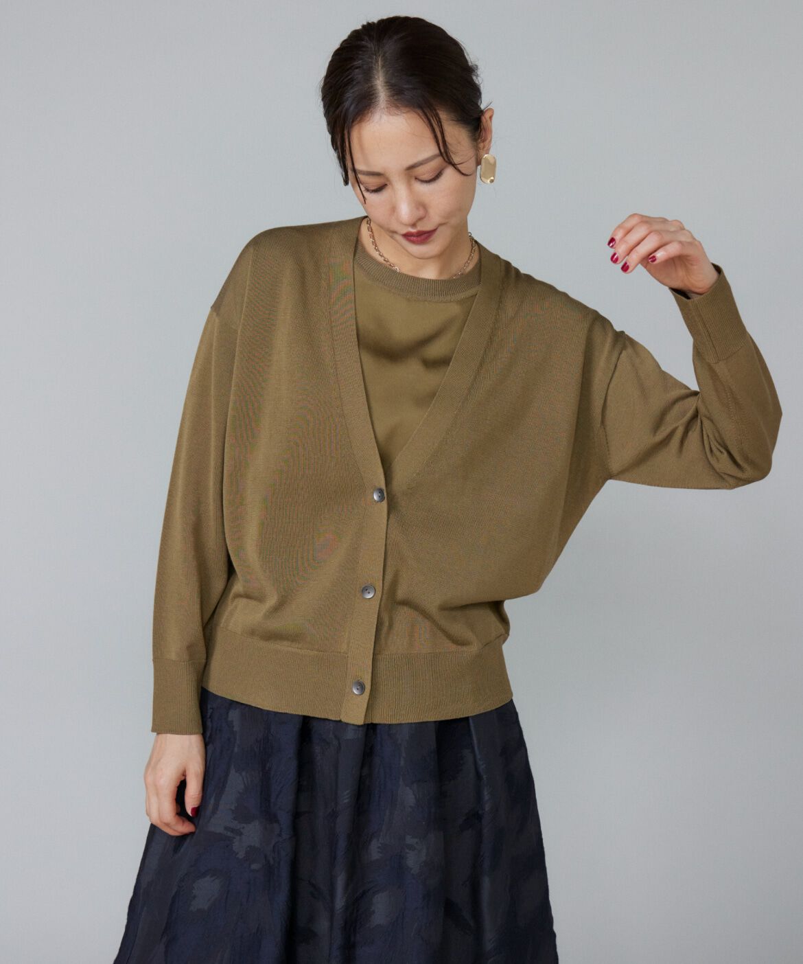 Le Souk「《大きいサイズ》シルキーライクVネックニットカーディガン」|カーディガン|