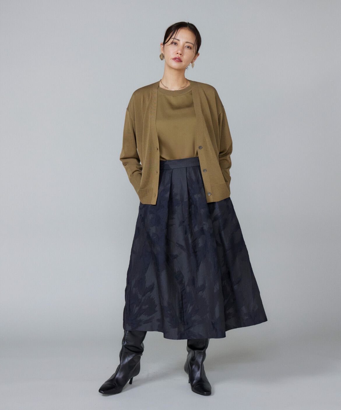 Le Souk「《大きいサイズ》シルキーライクVネックニットカーディガン」|カーディガン|