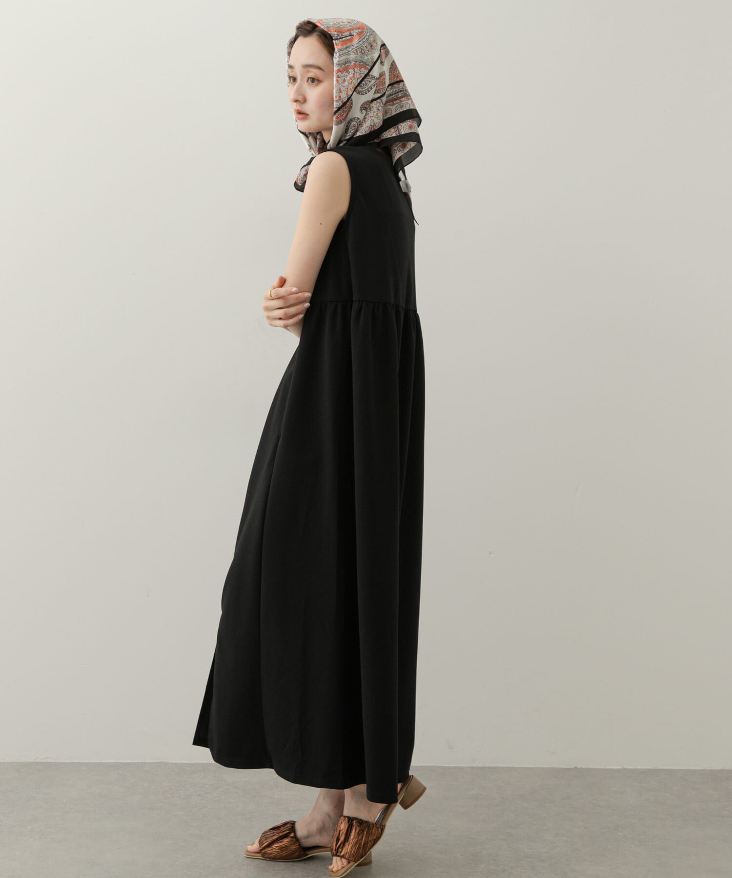 SENSE OF PLACE by URBAN RESEARCH「ZIPVネックカットワンピース」|ワンピース|