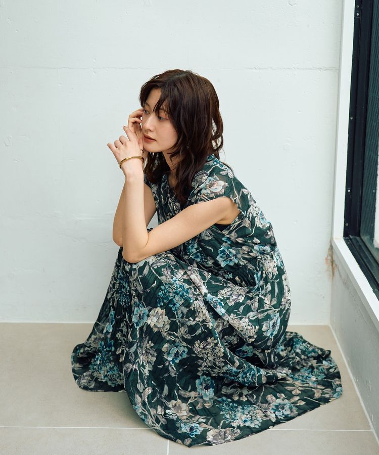 YECCA VECCA「フラワー柄シアープリーツワンピース」|ワンピース|