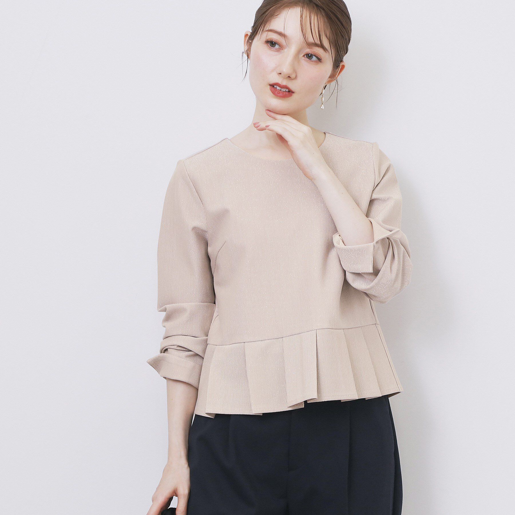 index「ストレッチペプラムラメトップス【洗濯機OK／防シワ／抗ピル】《S～3L》」|Tシャツ・カットソー|グレージュ(050)