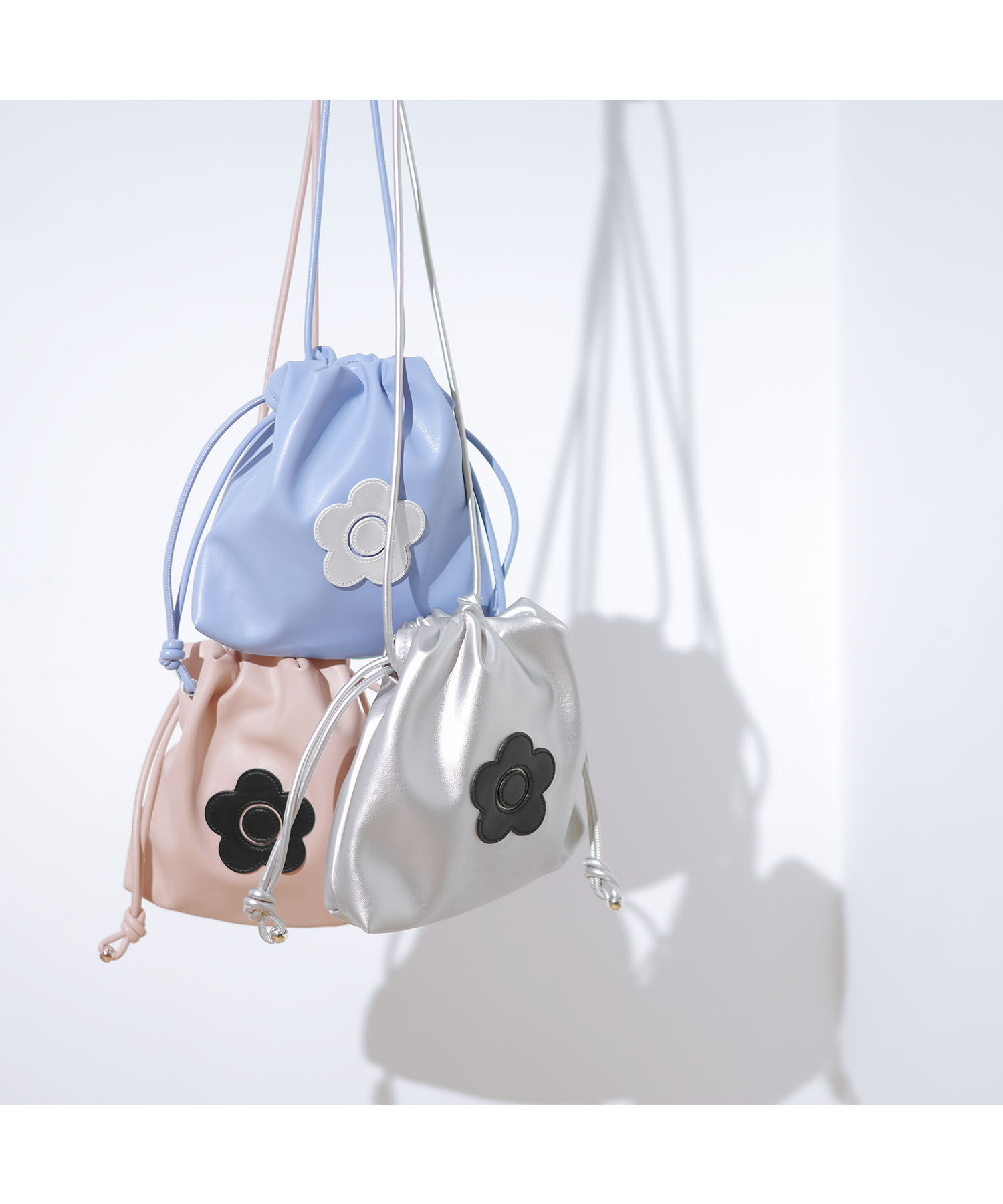 MARY QUANT「デイジーパッチドロスト ショルダー」|ショルダー・メッセンジャー|