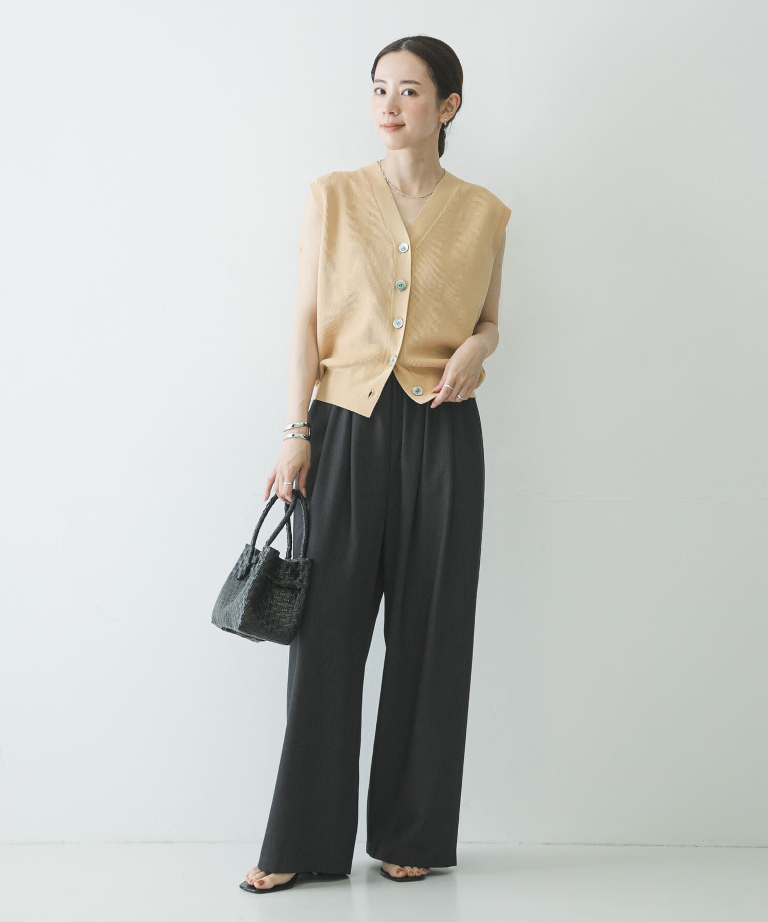 URBAN RESEARCH「『3サイズ展開』『イージーケア』タックギャザーストレートパンツ」|その他|