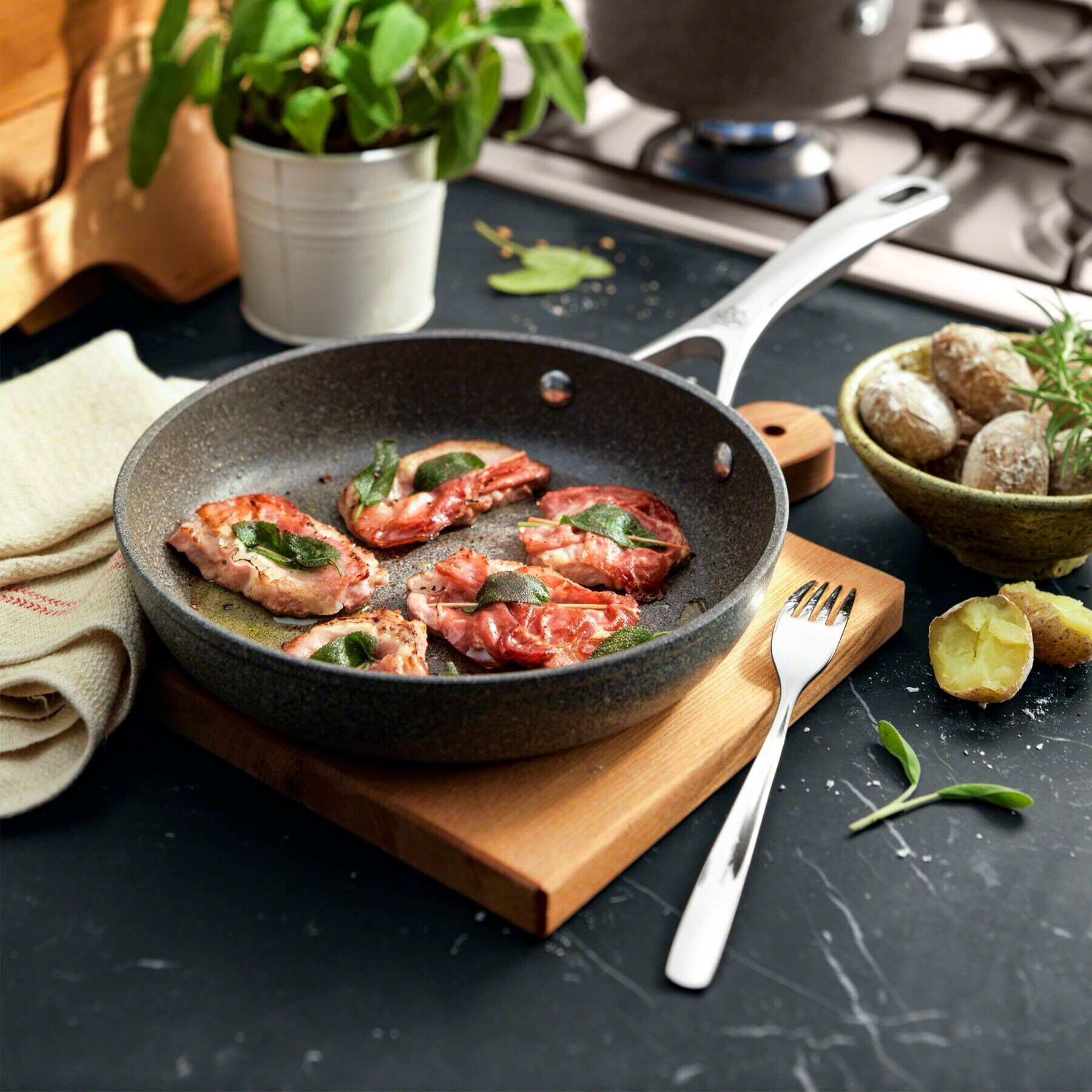212 KITCHEN STORE「サリーナ フライパン 24cm ＜BALLARINI バッラリーニ＞」|食器・キッチングッズ|