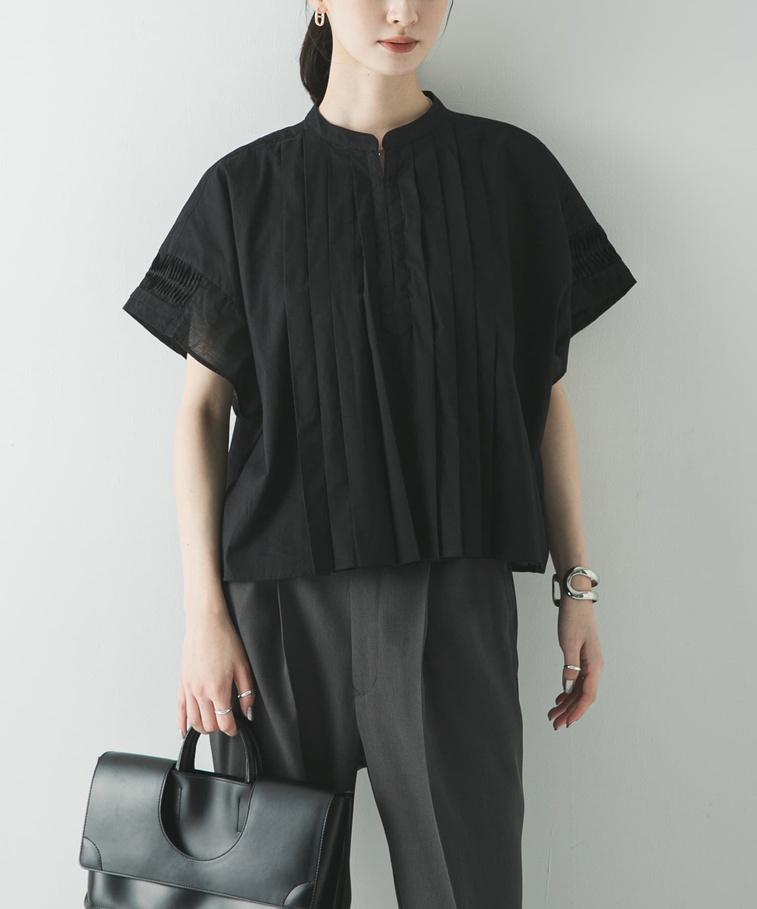 URBAN RESEARCH「ハーフスリーブタックショートシャツ」|シャツ・ブラウス|ブラック