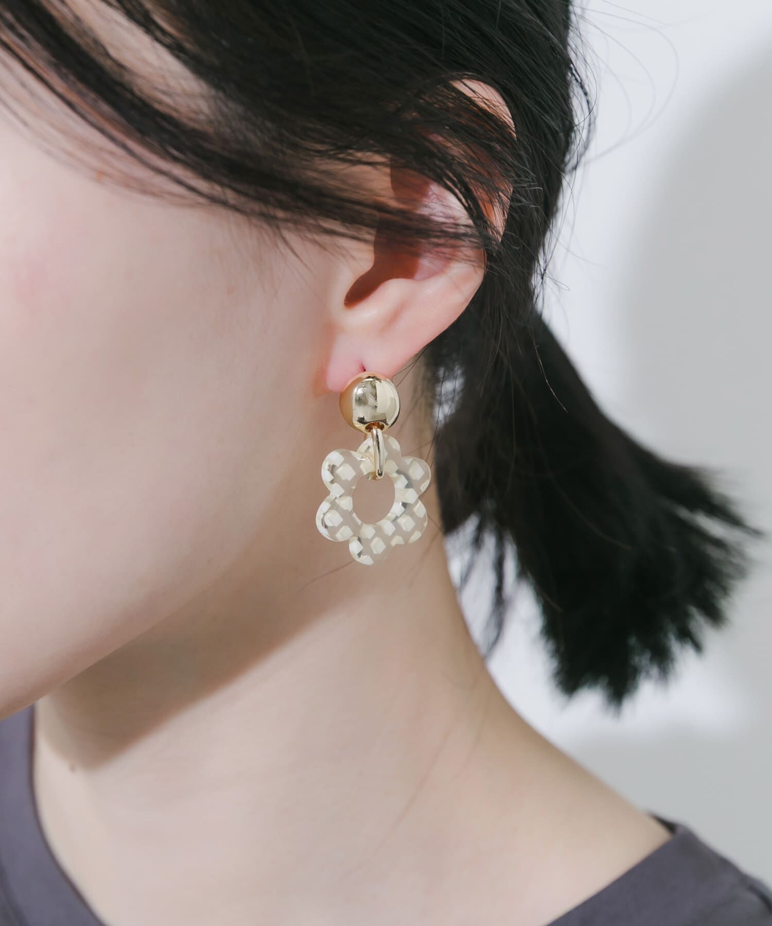 SMELLY「チェックフラワーピアス」|ピアス|