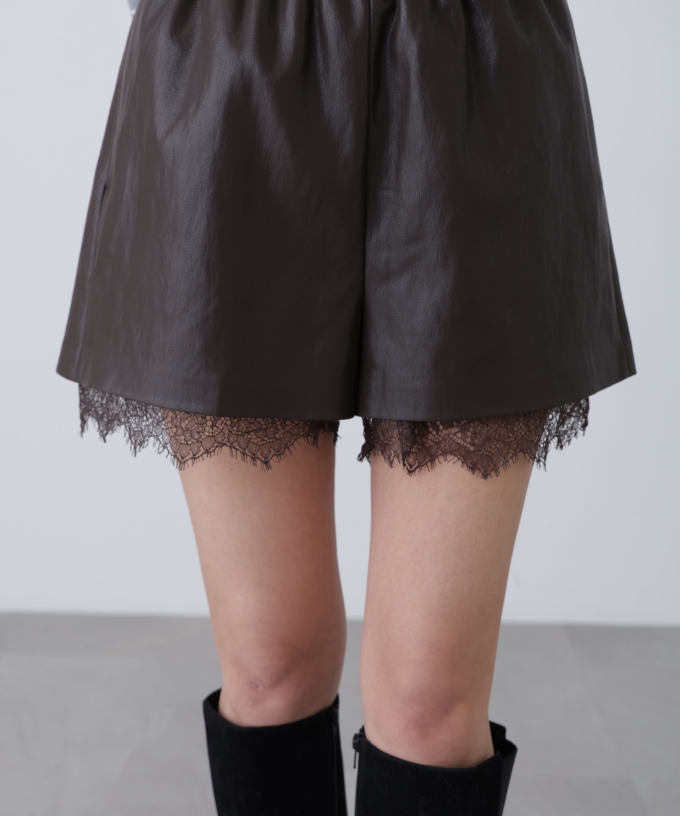  「レースレイヤードエコレザーショートパンツ」|その他|