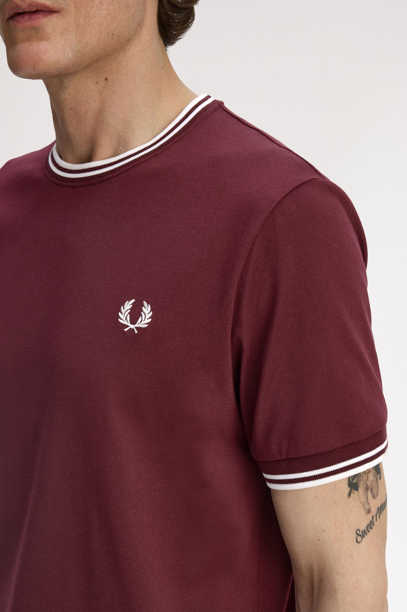 FRED PERRY 「Twin Tipped T-Shirt／ティップラインTシャツ M1588V」|Tシャツ・カットソー|