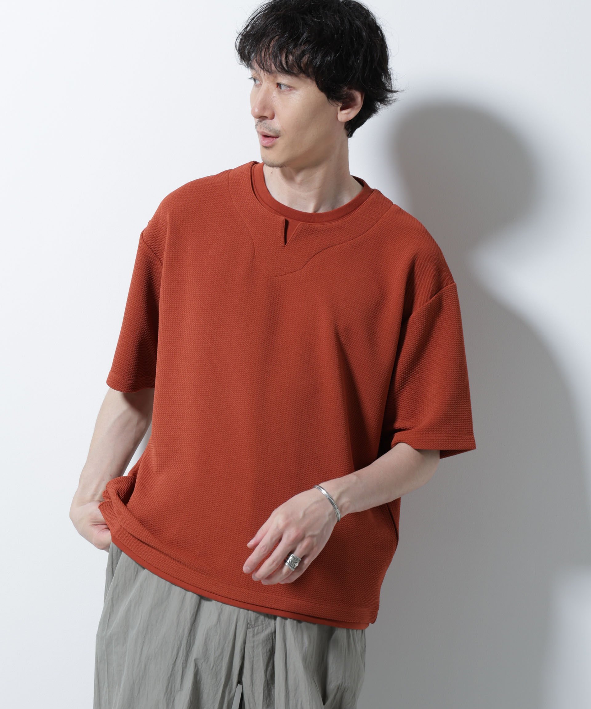 nano･universe「フェイクレイヤードキーネックTシャツ 半袖」|Tシャツ・カットソー|