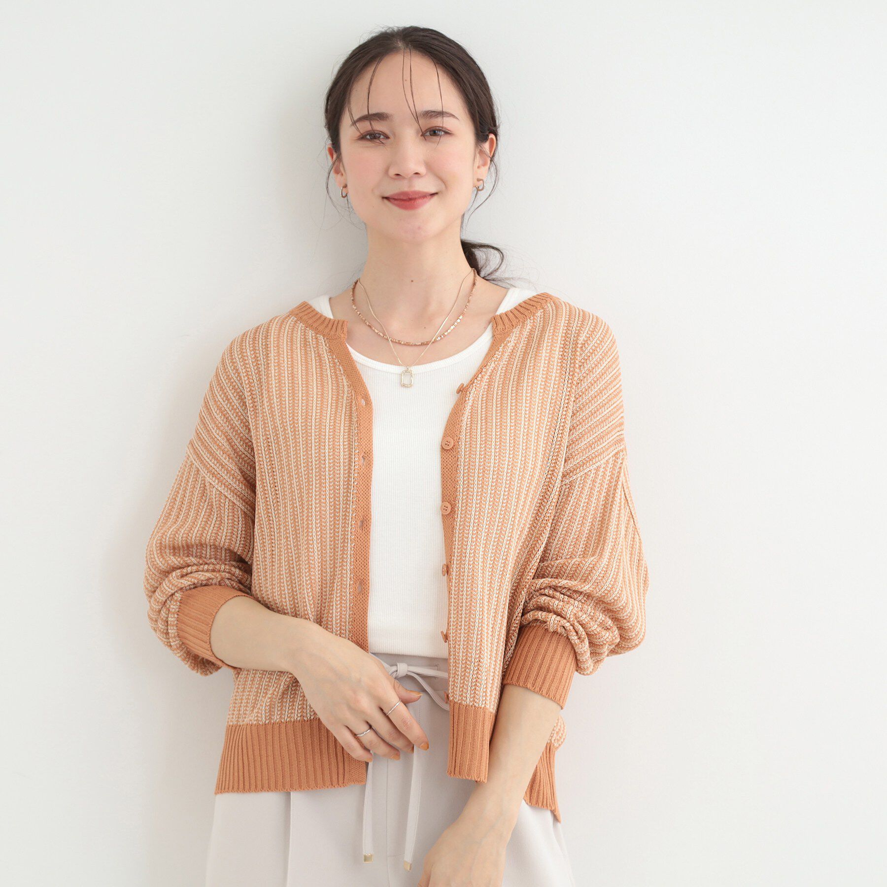 SHOO･LA･RUE「【洗濯機可/S-LL】キーネックでお顔周りすっきり ざっくり編みカーディガン」|カーディガン|