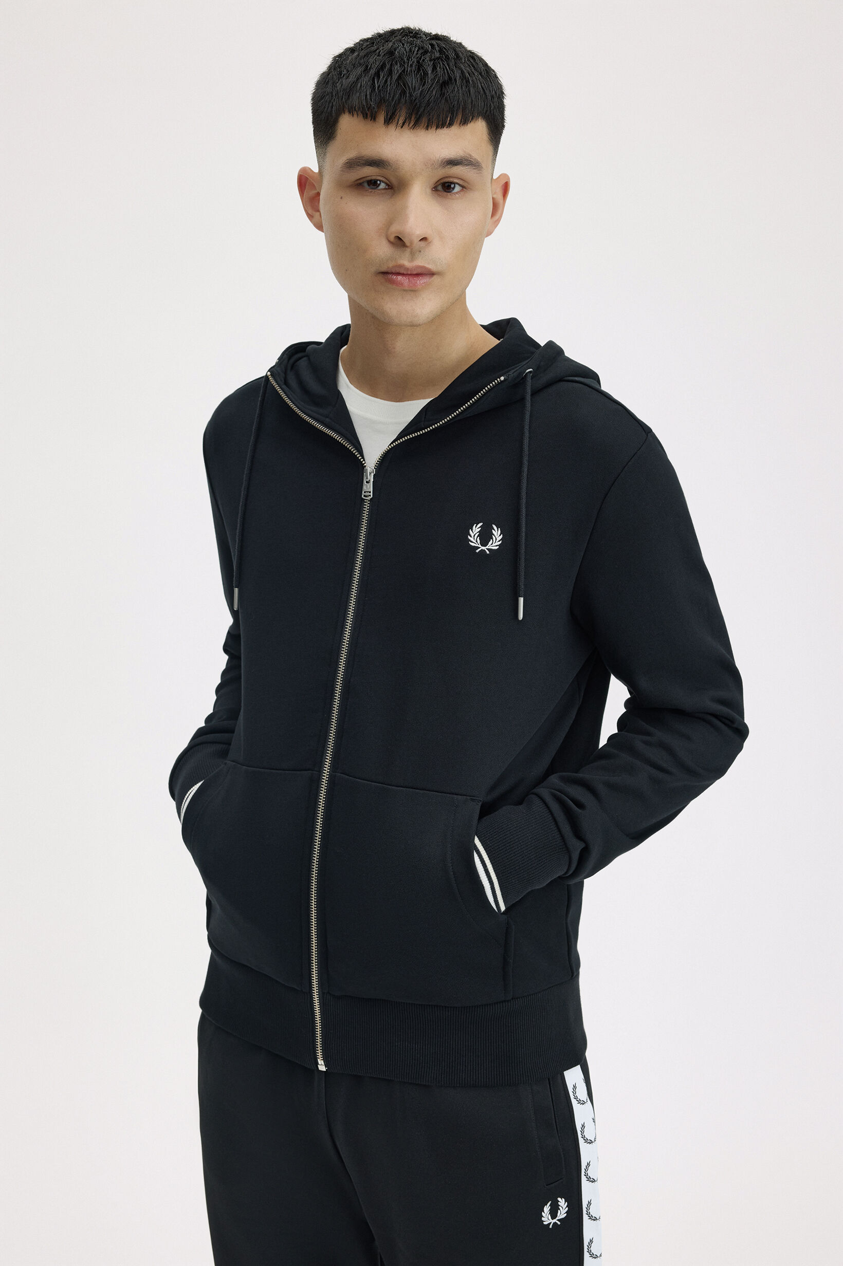 FRED PERRY 「Hooded Zip Through Sweatshirt／フードジップアップパーカー」|スウェット・ジャージ|