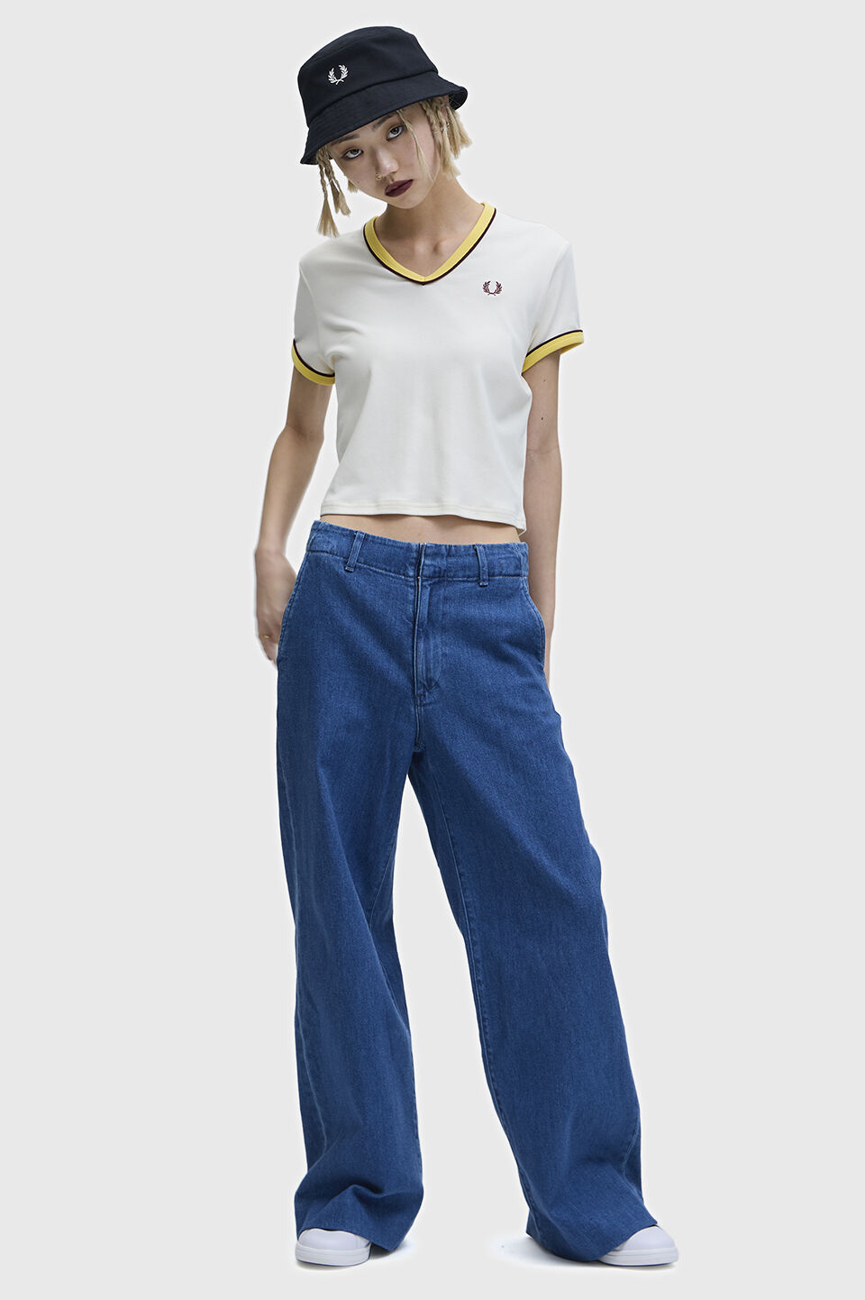 FRED PERRY 「Piped Seams V-Neck T-Shirt／パイピングシームVネックTシャツ」|Tシャツ・カットソー|