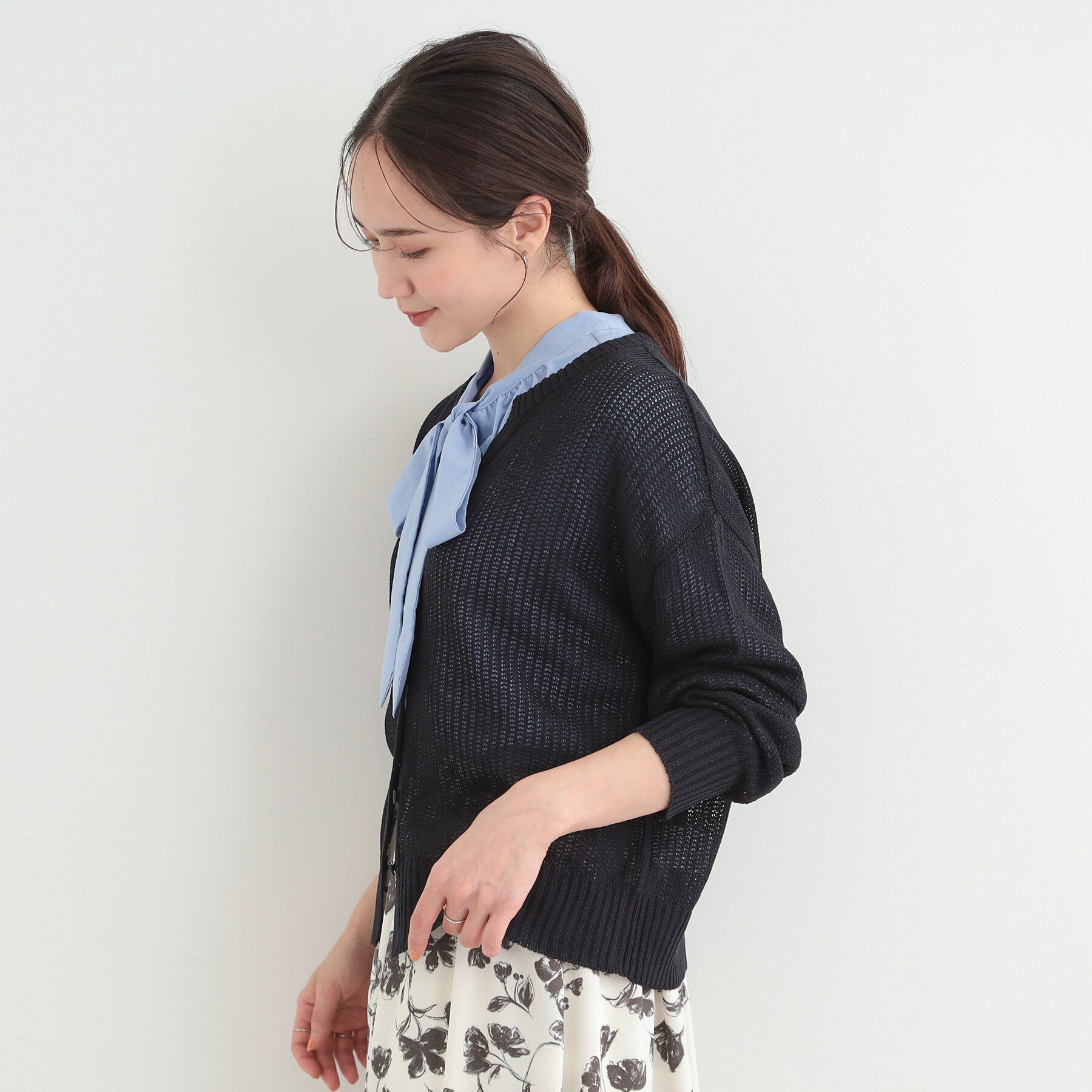 SHOO･LA･RUE「【洗濯機可/S-LL】キーネックでお顔周りすっきり ざっくり編みカーディガン」|カーディガン|