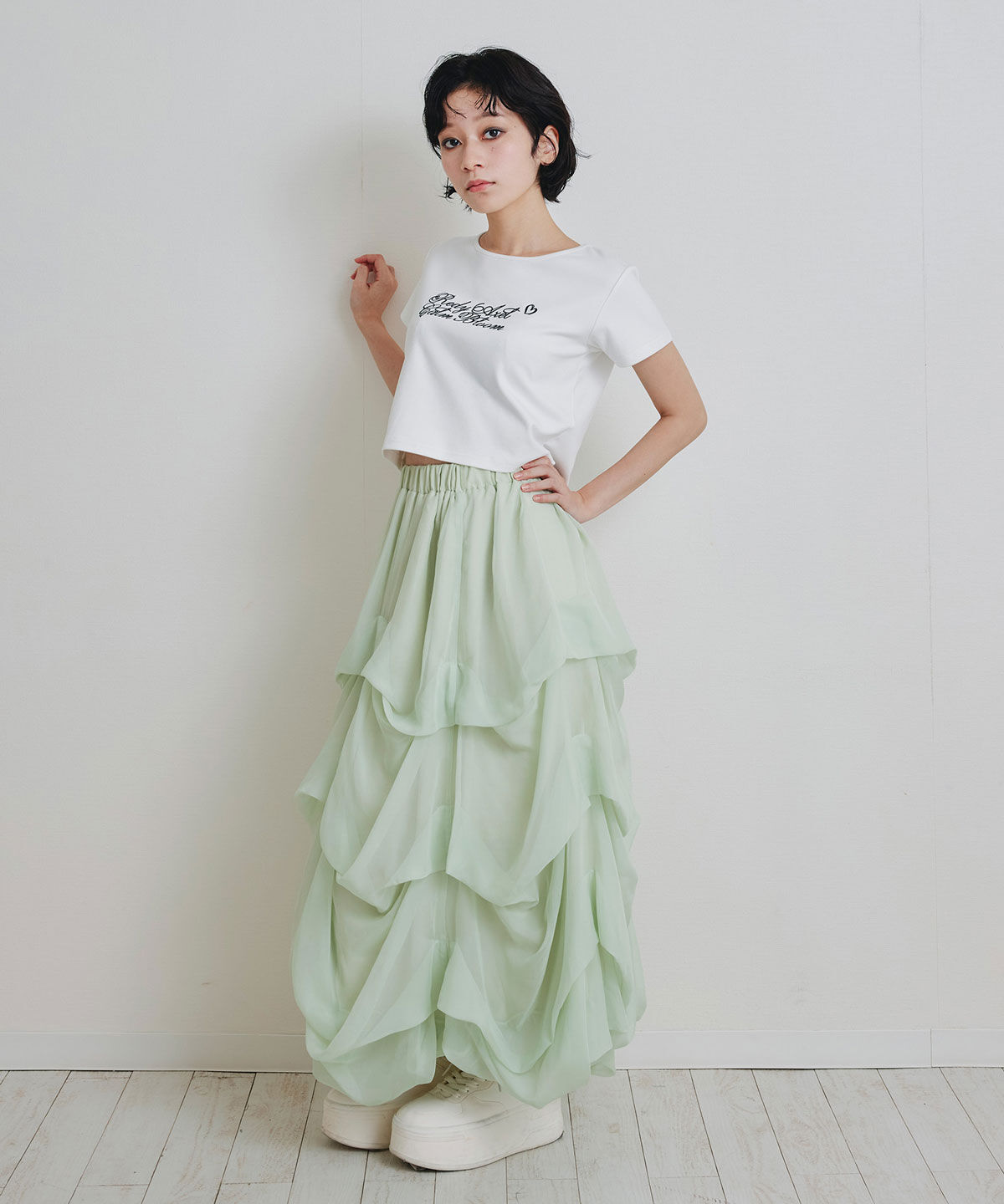 REDYAZEL「カリグラフィーロゴエンブロイダリークロップドTシャツ」|Tシャツ・カットソー|