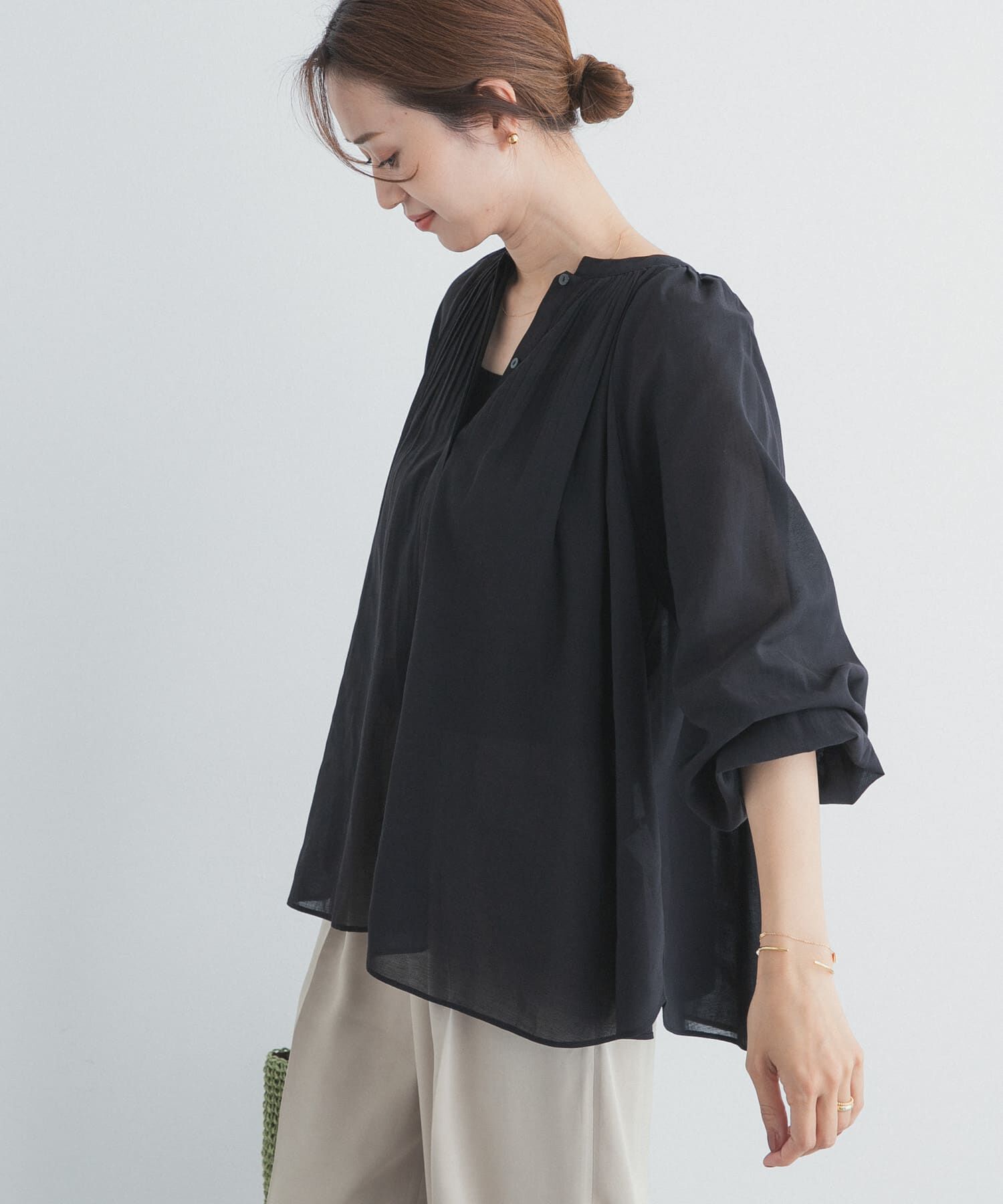 URBAN RESEARCH DOORS「『スタッフ企画』バックシャーリングタックブラウス」|シャツ・ブラウス|