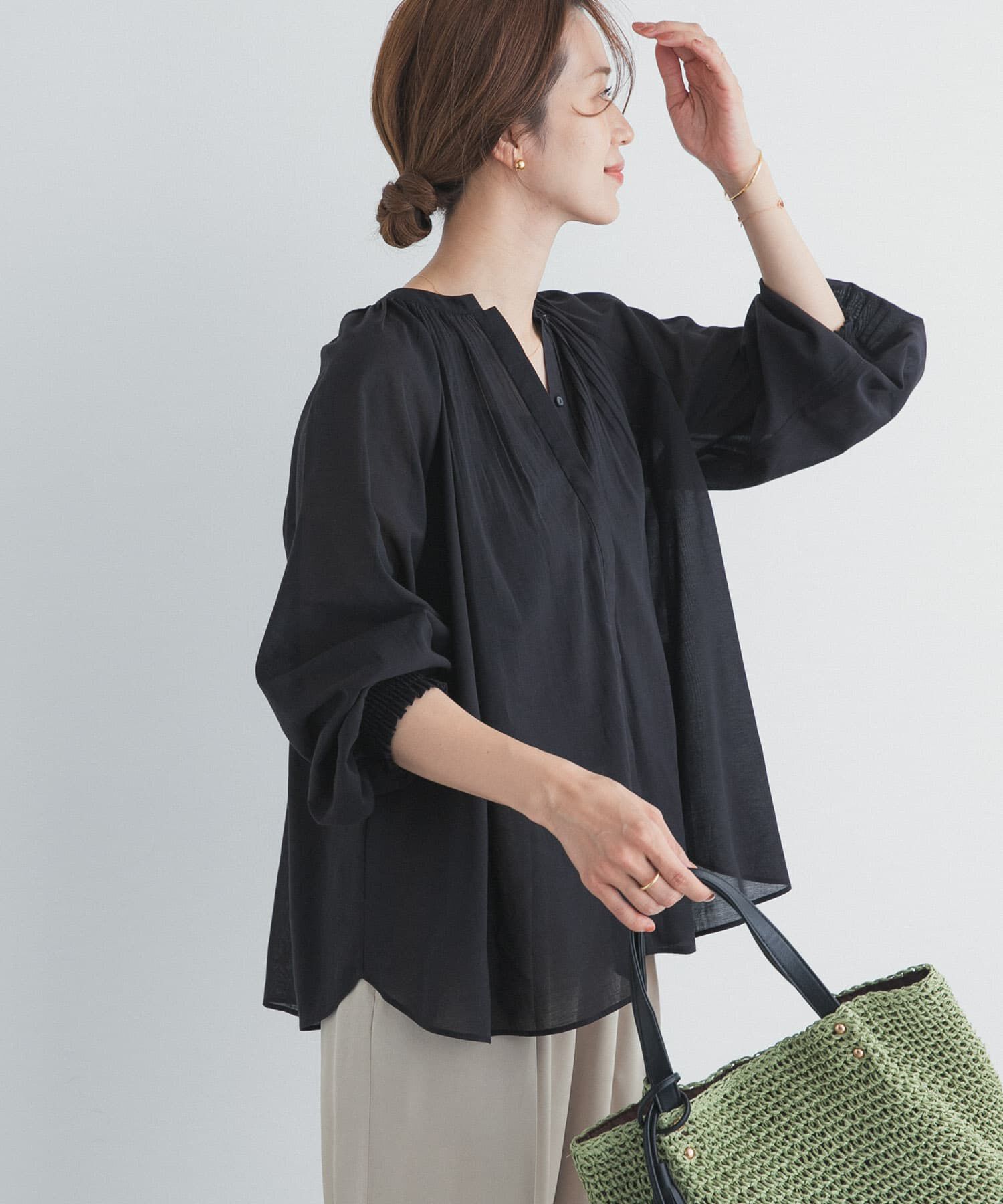 URBAN RESEARCH DOORS「『スタッフ企画』バックシャーリングタックブラウス」|シャツ・ブラウス|